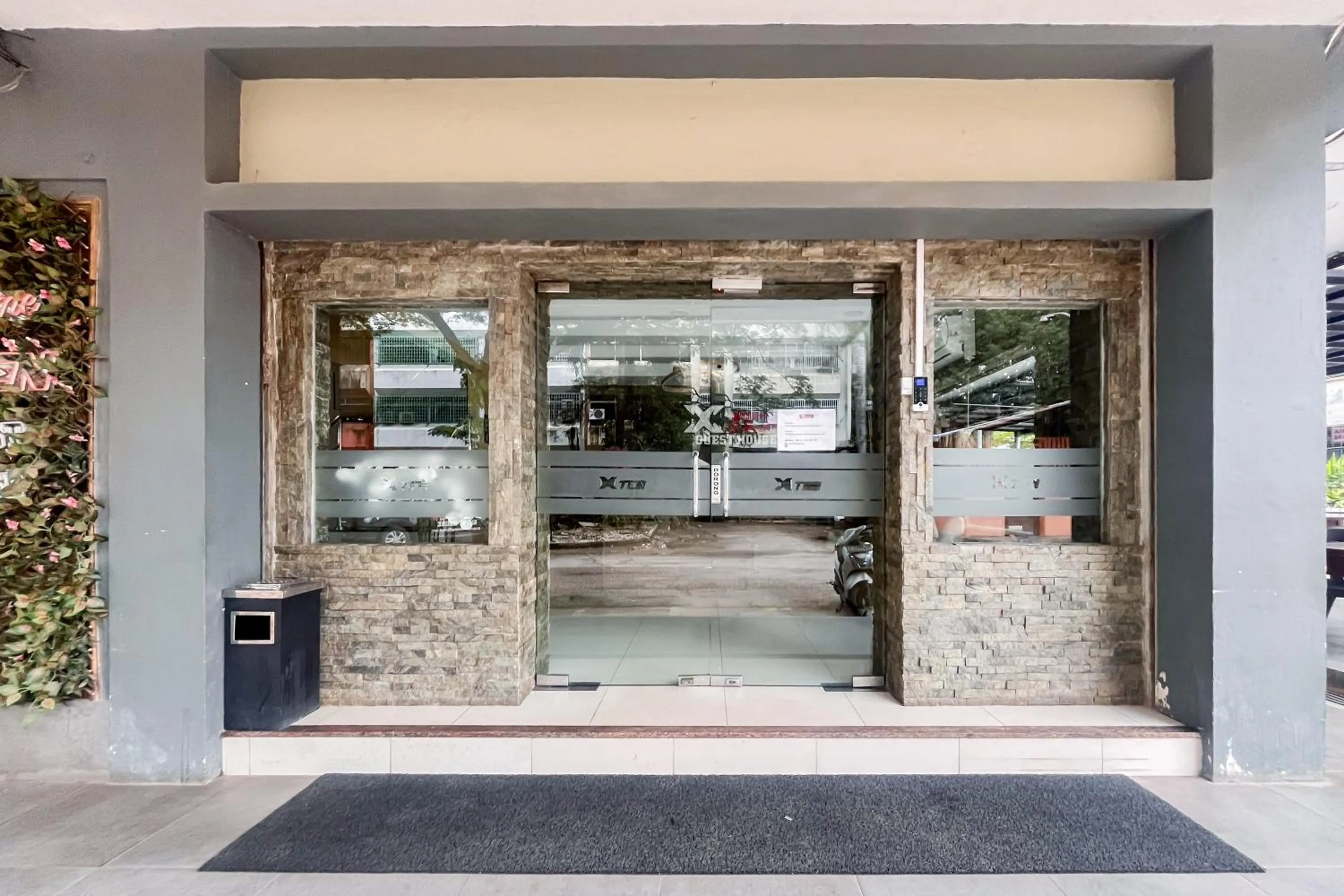 Facade/entrance in Urbanview Hotel X Ten Harbour Bay Batam