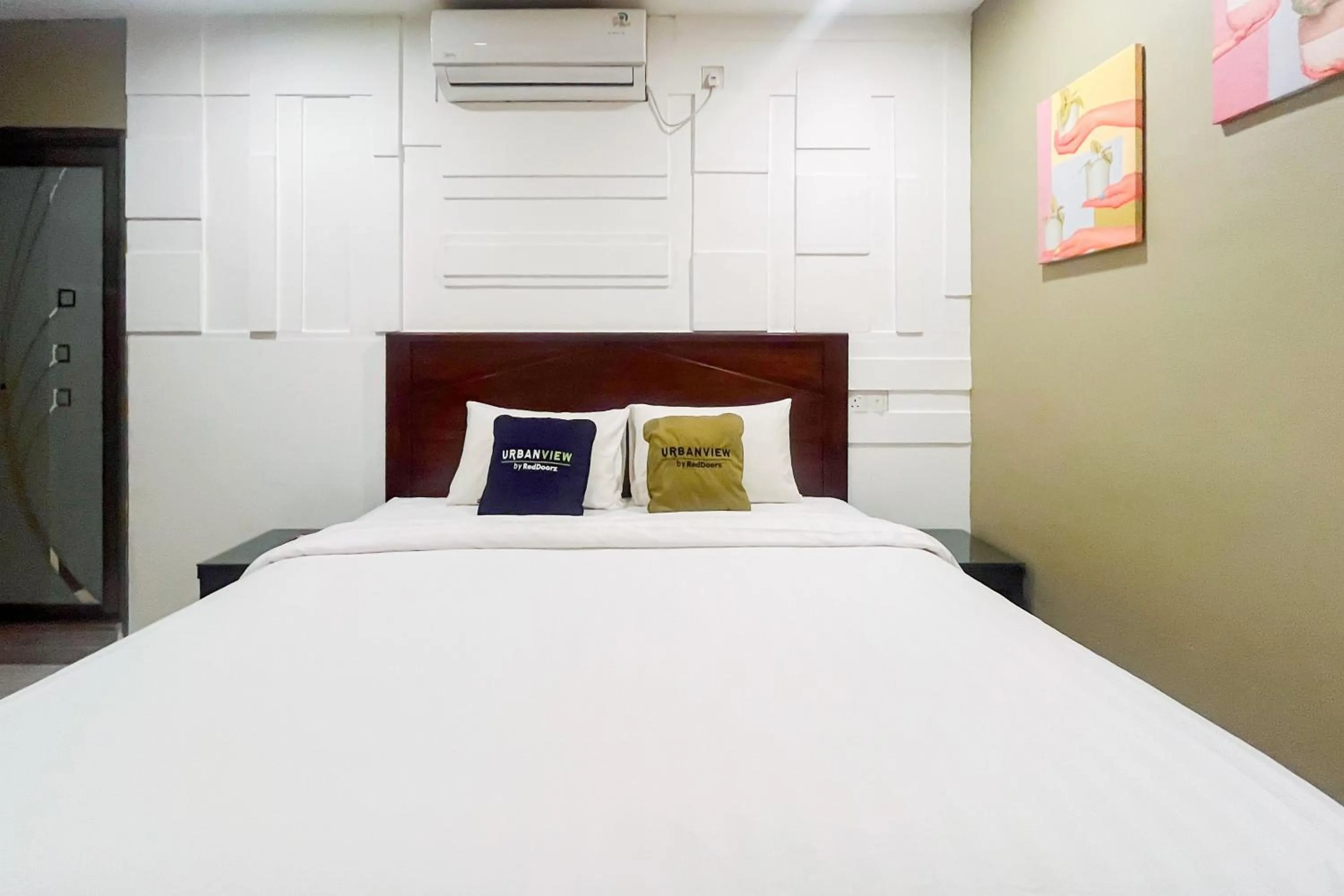 Bedroom, Bed in Urbanview Hotel X Ten Harbour Bay Batam