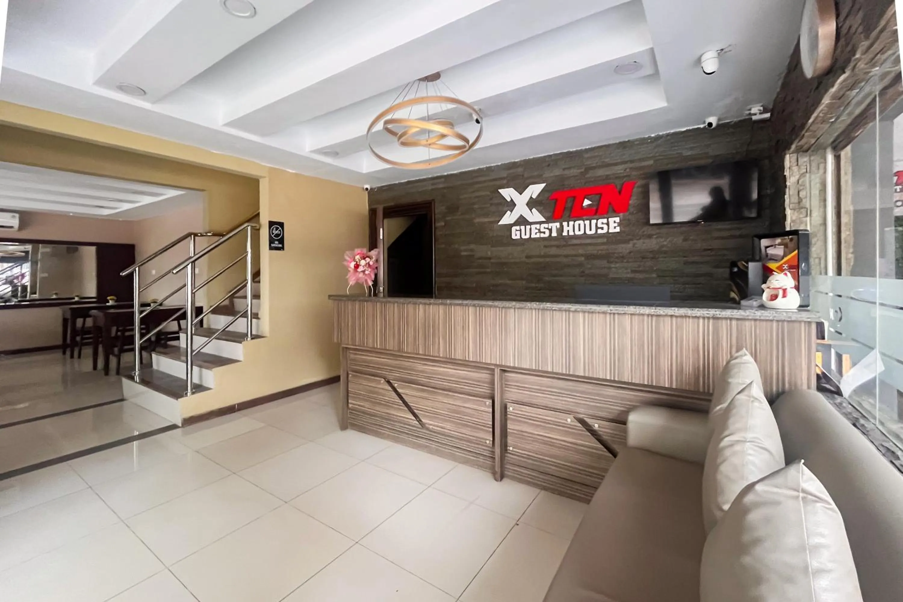 Lobby or reception in Urbanview Hotel X Ten Harbour Bay Batam