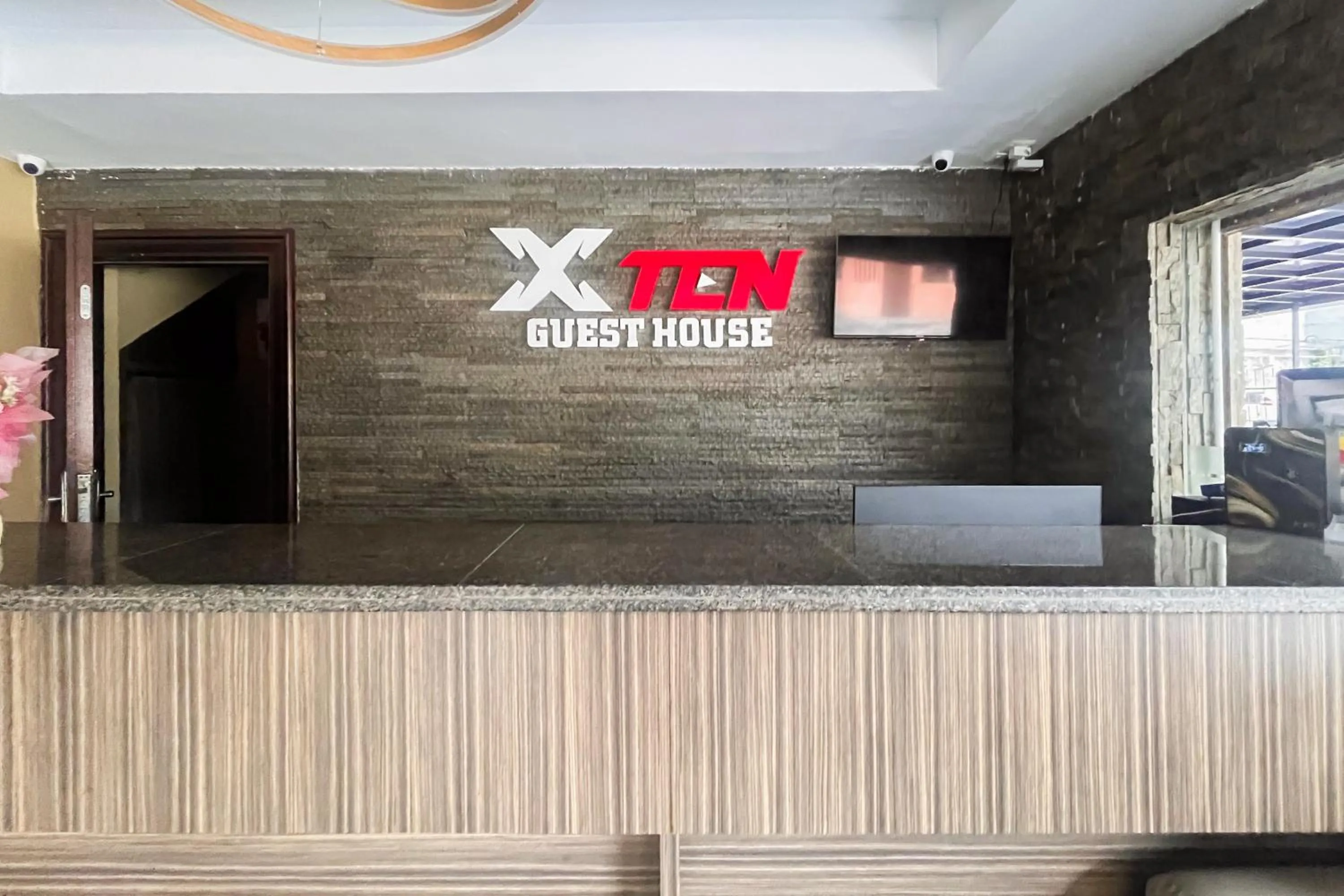 Lobby or reception in Urbanview Hotel X Ten Harbour Bay Batam