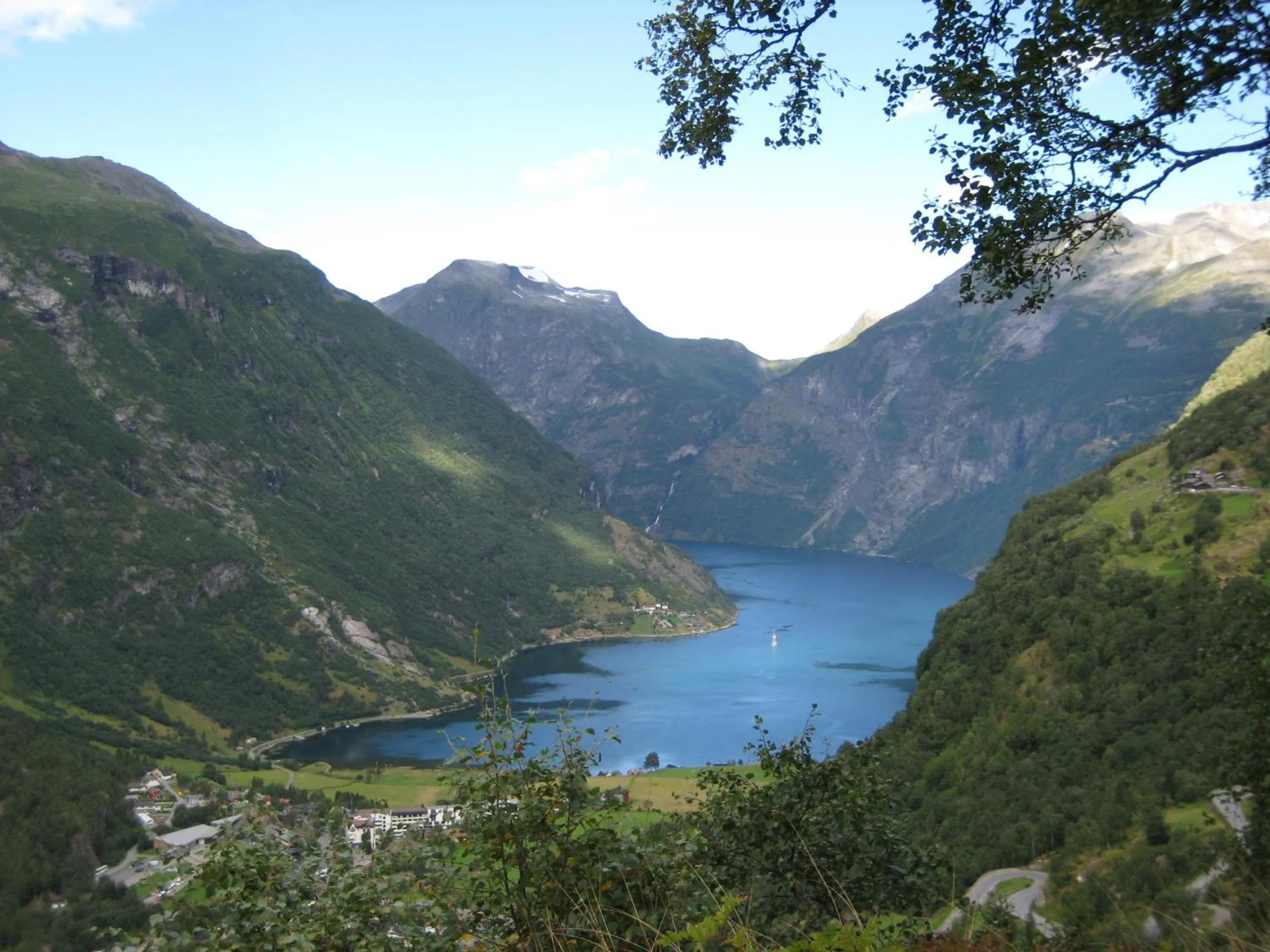 Hiking in Lunheim in Geiranger