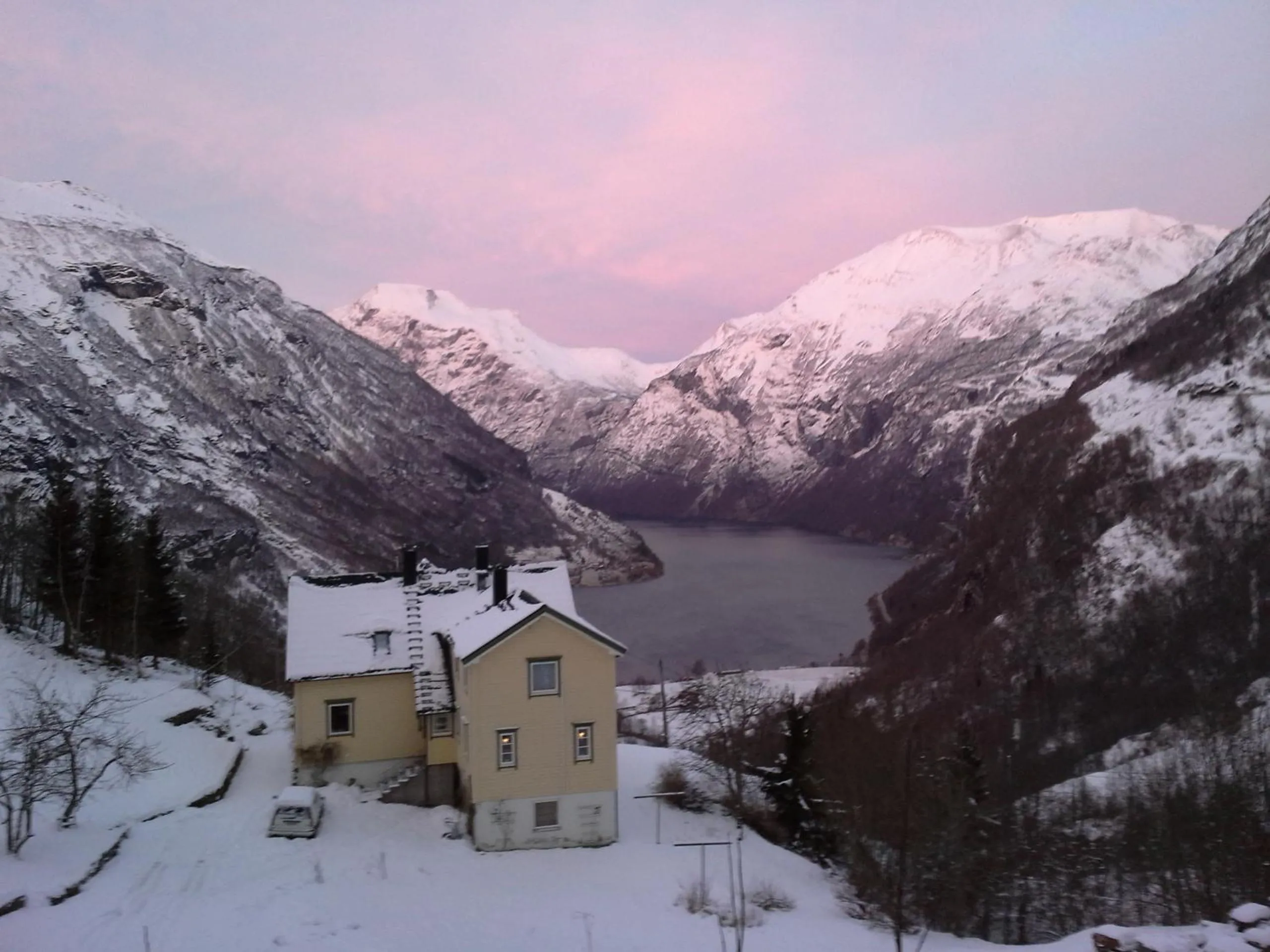 Facade/entrance in Lunheim in Geiranger