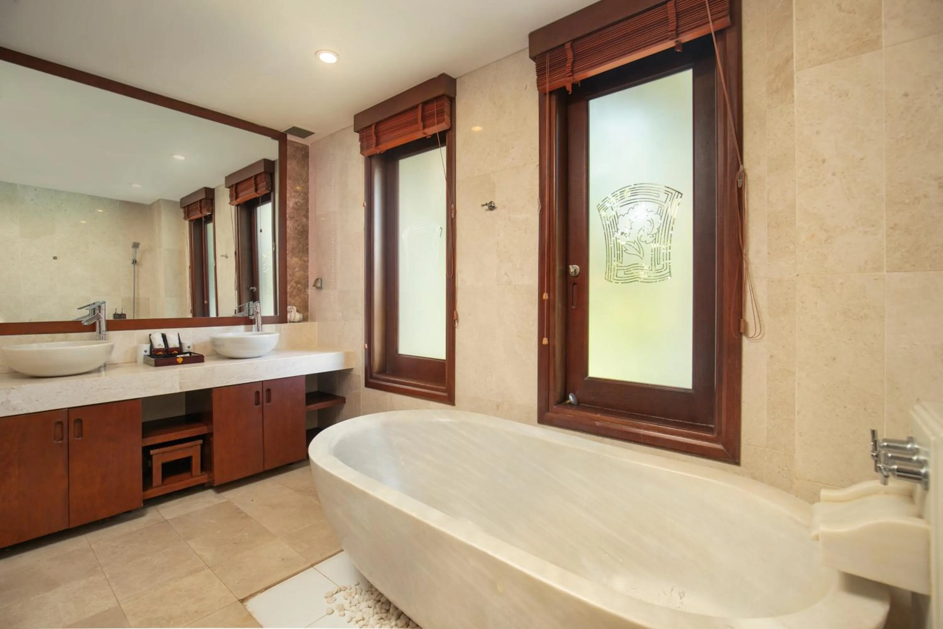 Hot Tub in Resort Villas Da Nang By Abogo