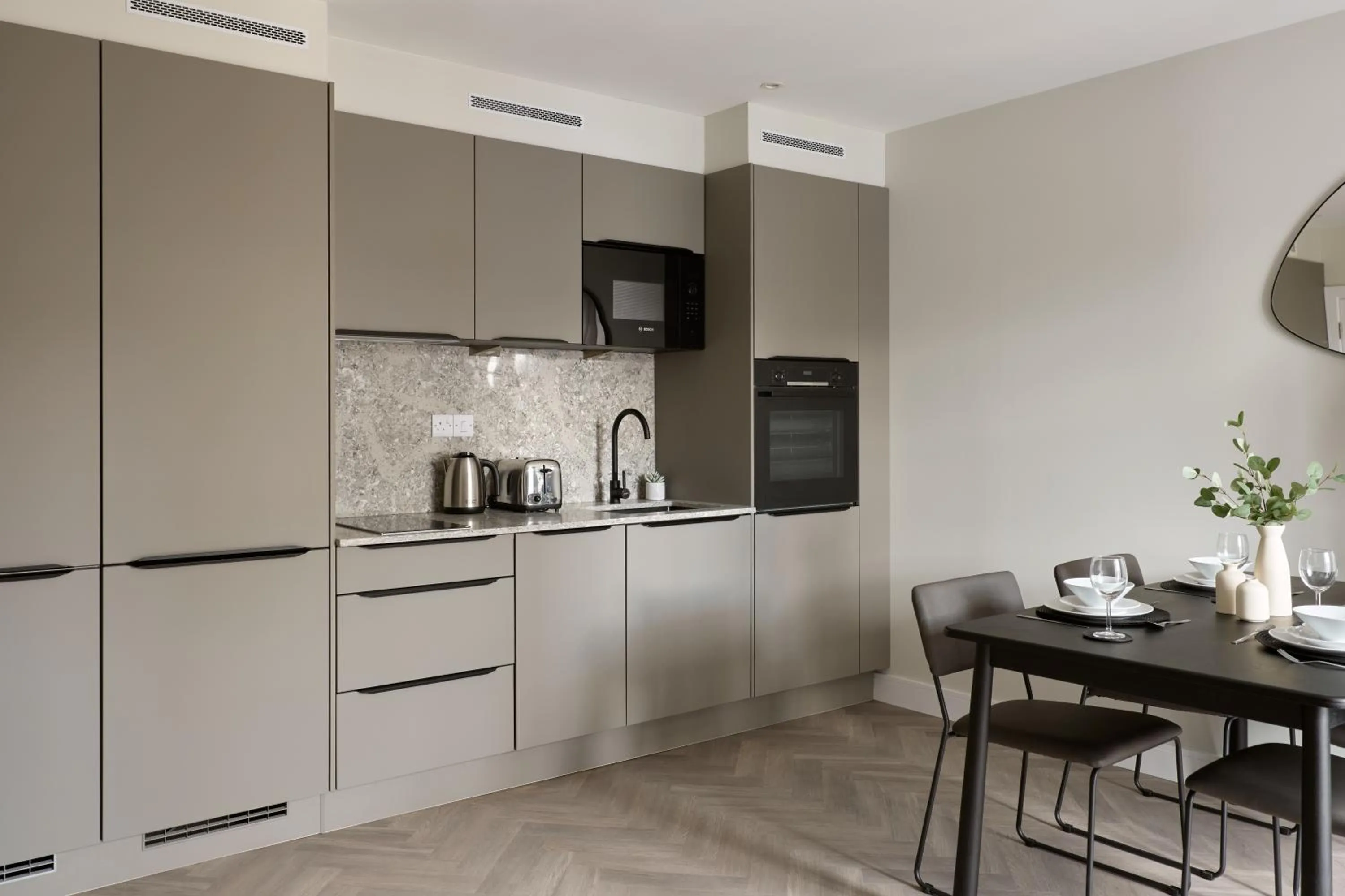 Coffee/tea facilities in London City East by Viridian Apartments