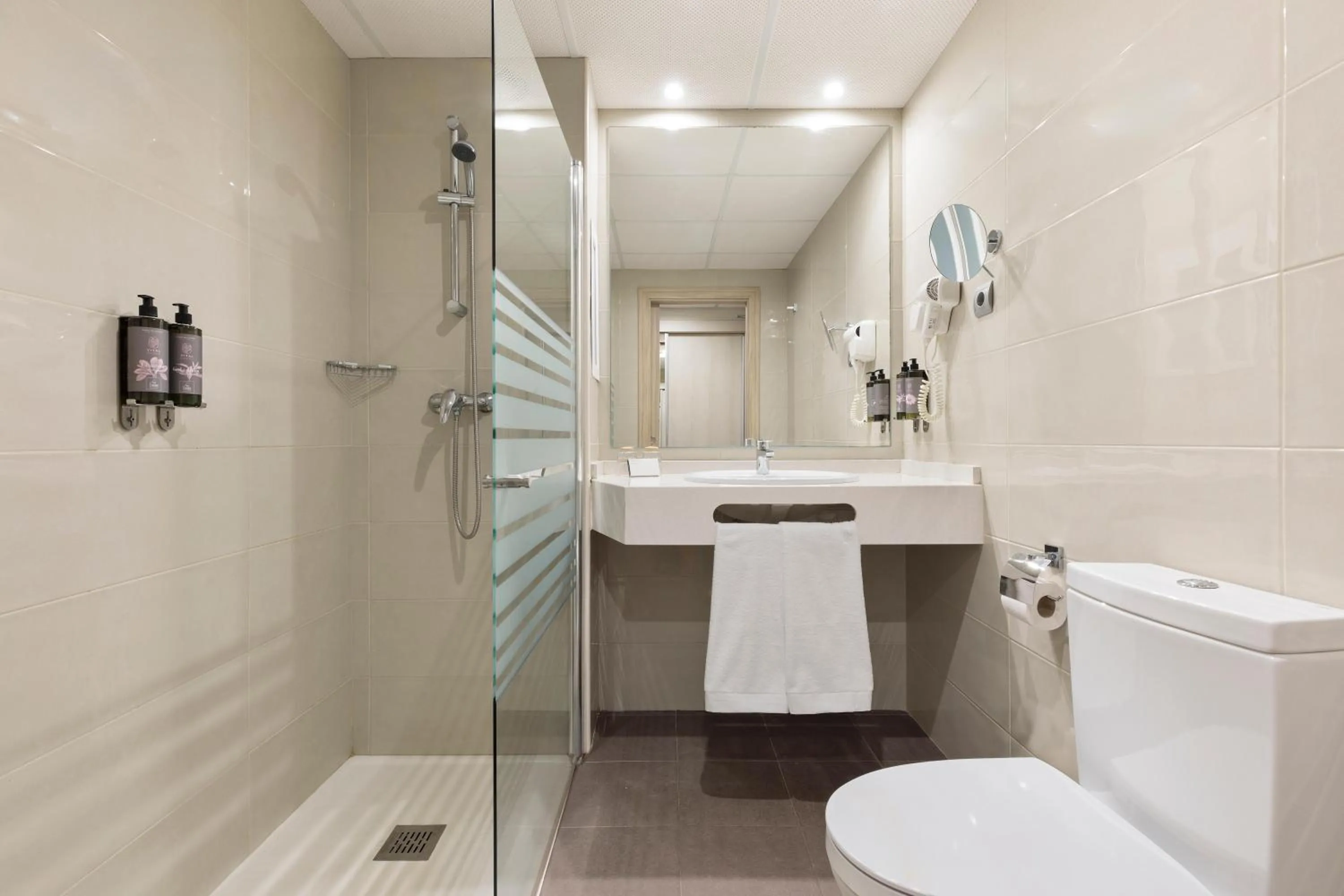 Bathroom in Hotel Best Los Angeles