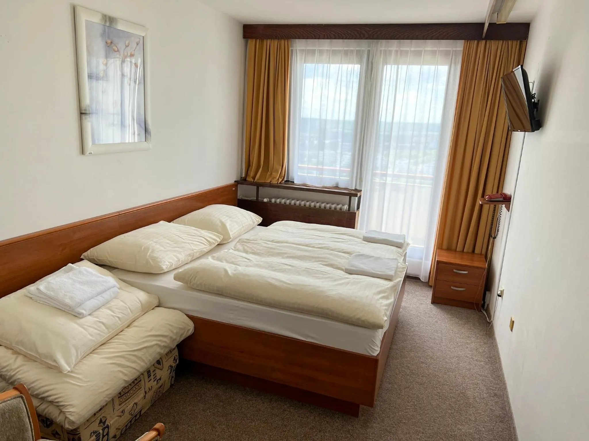 Photo of the whole room, Bed in Retro Hotel Suza