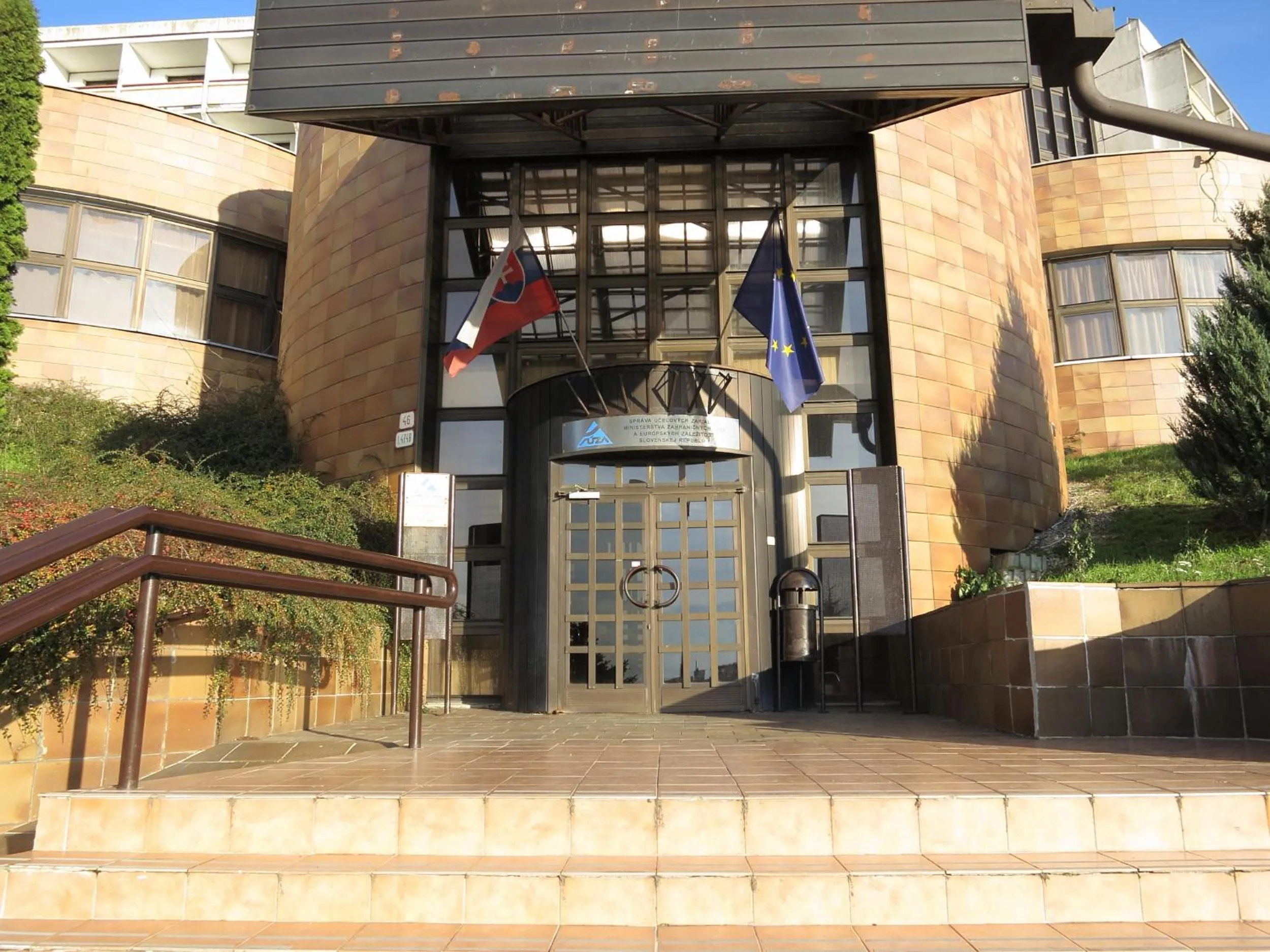 Facade/entrance in Retro Hotel Suza
