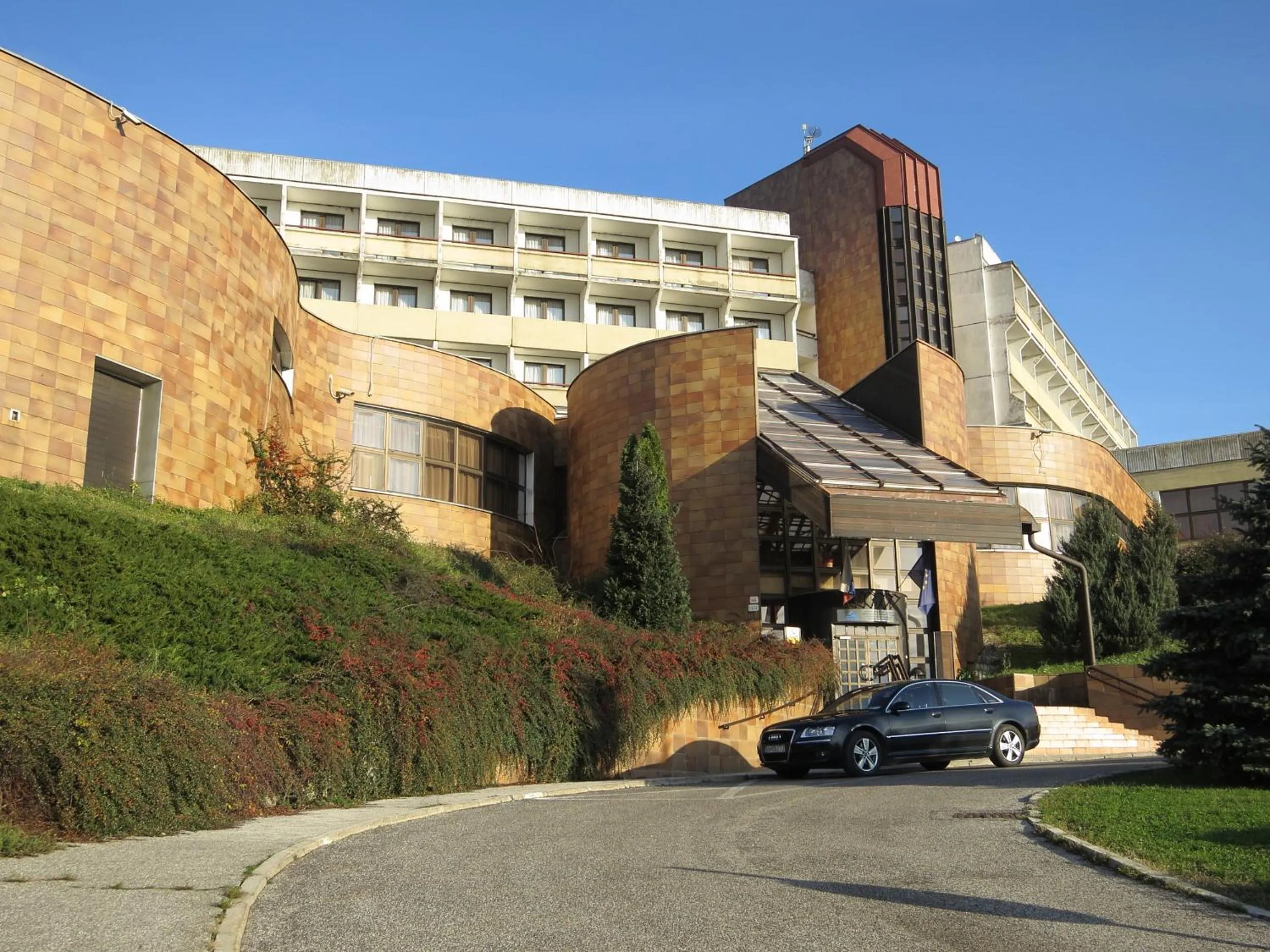 Facade/entrance in Retro Hotel Suza