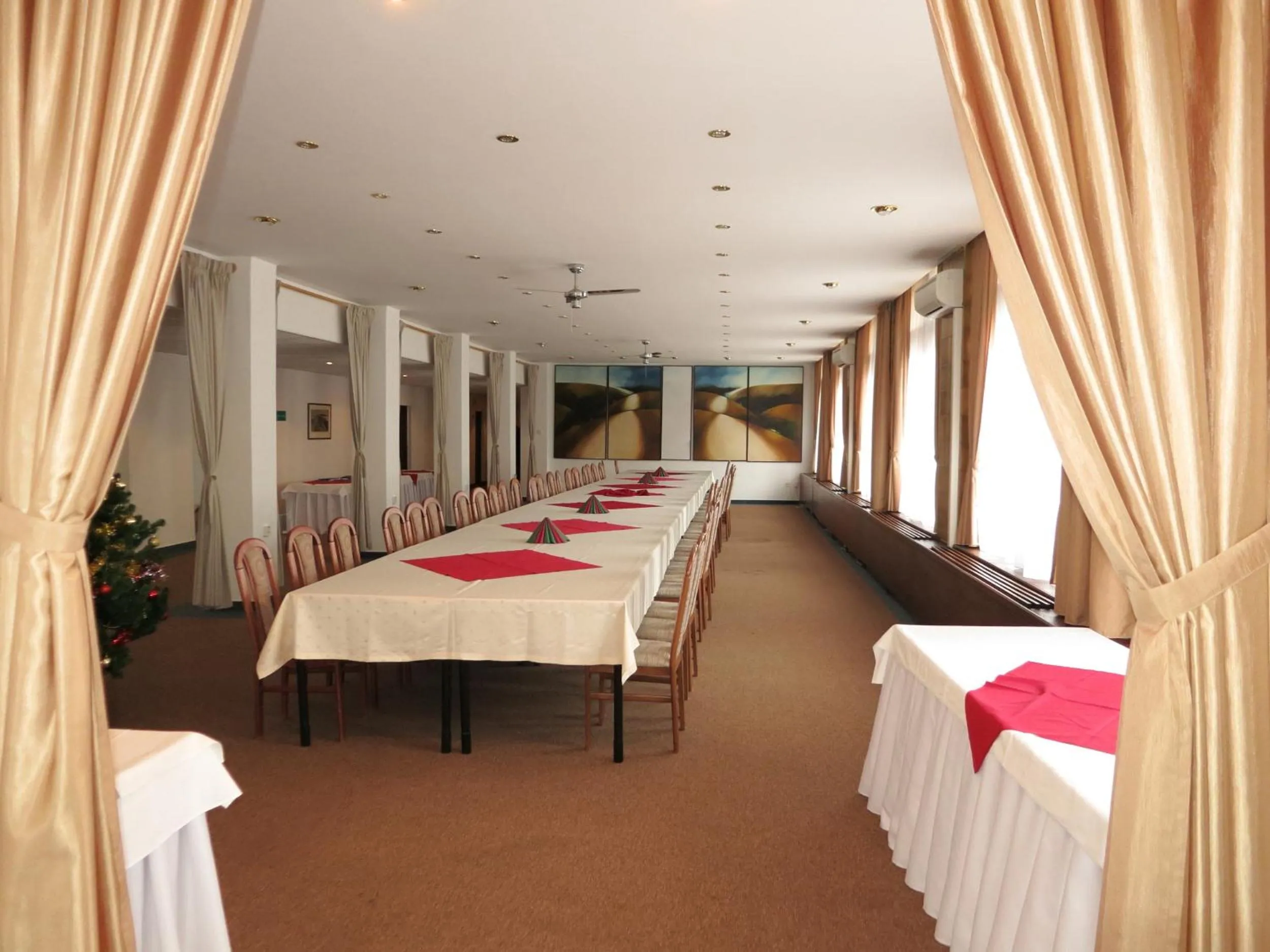 Business facilities in Retro Hotel Suza