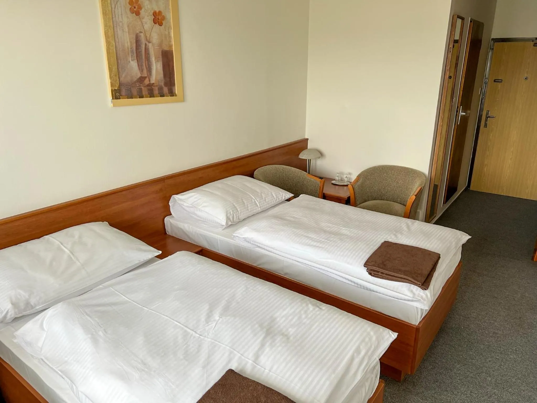 Photo of the whole room, Bed in Retro Hotel Suza