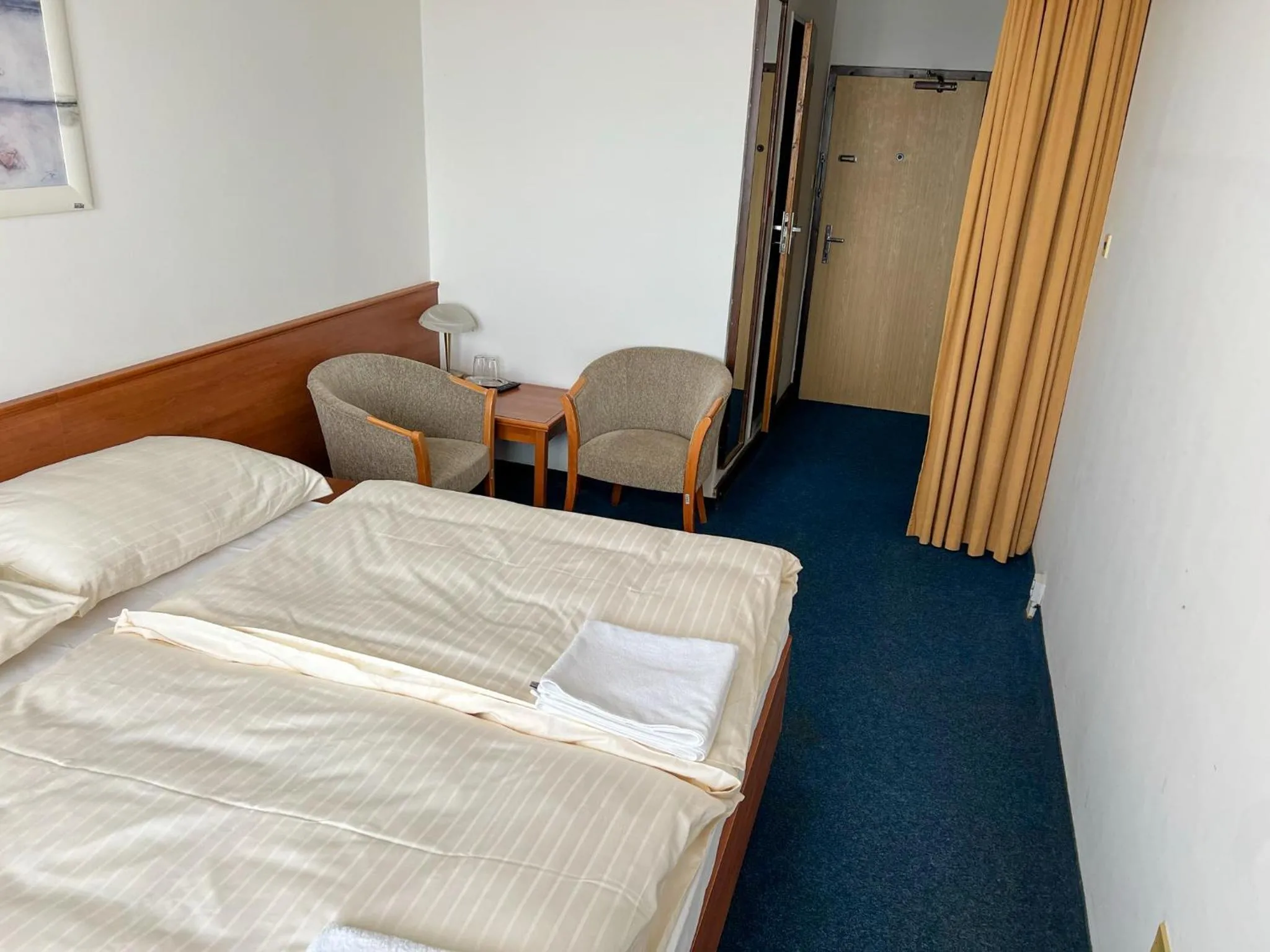 Photo of the whole room, Bed in Retro Hotel Suza