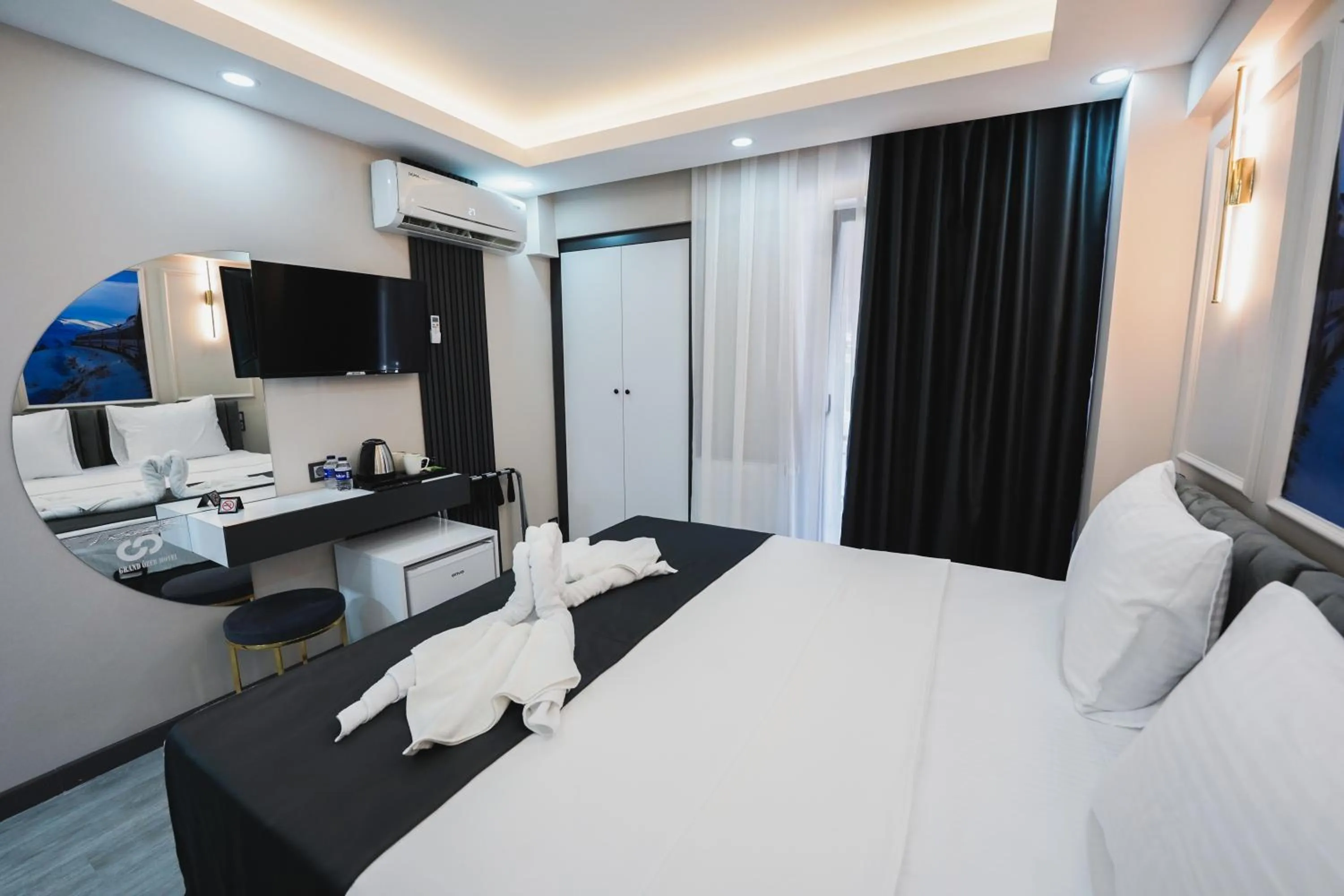 Photo of the whole room in Grand Özer Hotel