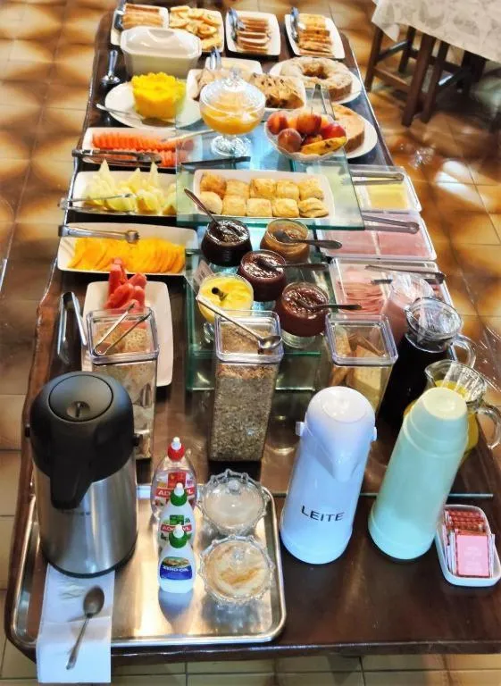 Buffet breakfast in Chalé das Neves