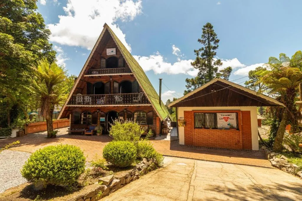 Property building in Chalé das Neves