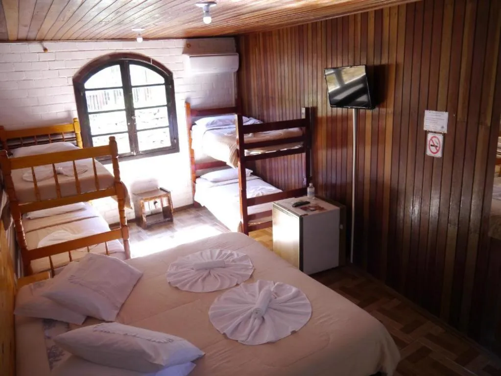 Photo of the whole room in Chalé das Neves