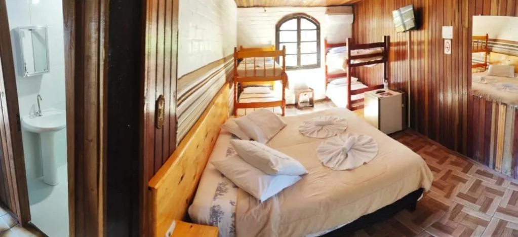 Photo of the whole room in Chalé das Neves