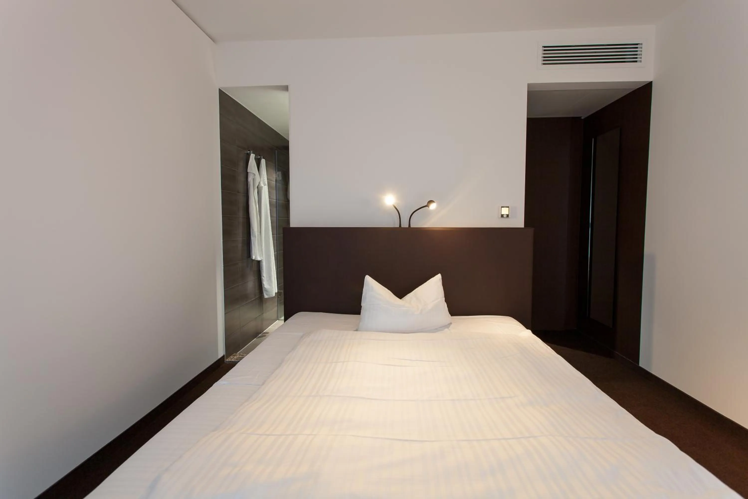 Bed in Tobbaccon Hotel