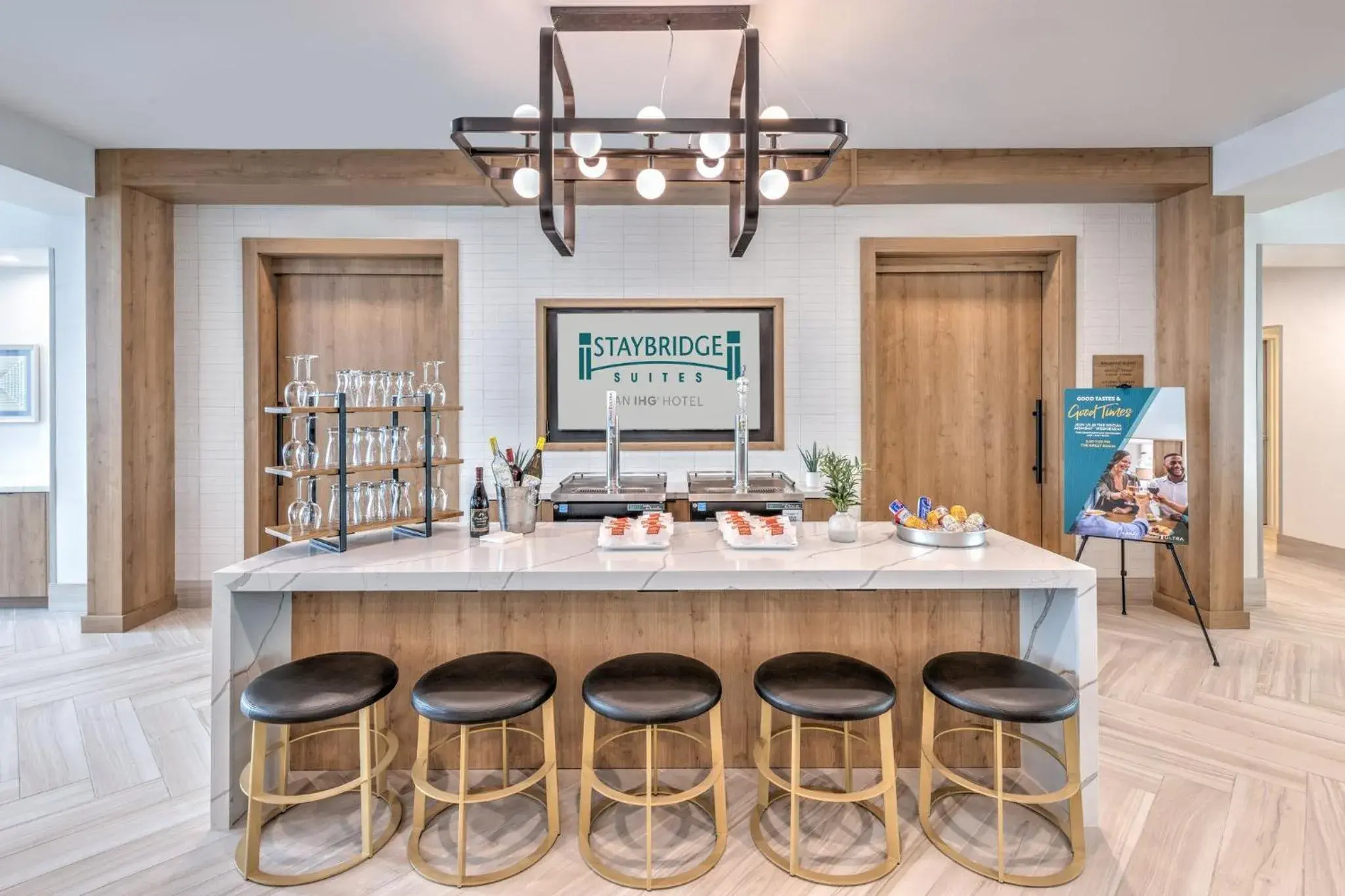 Lounge or bar in Staybridge Suites Port Arthur - by IHG Lounge or bar in Staybridge Suites Port Arthur - by IHG