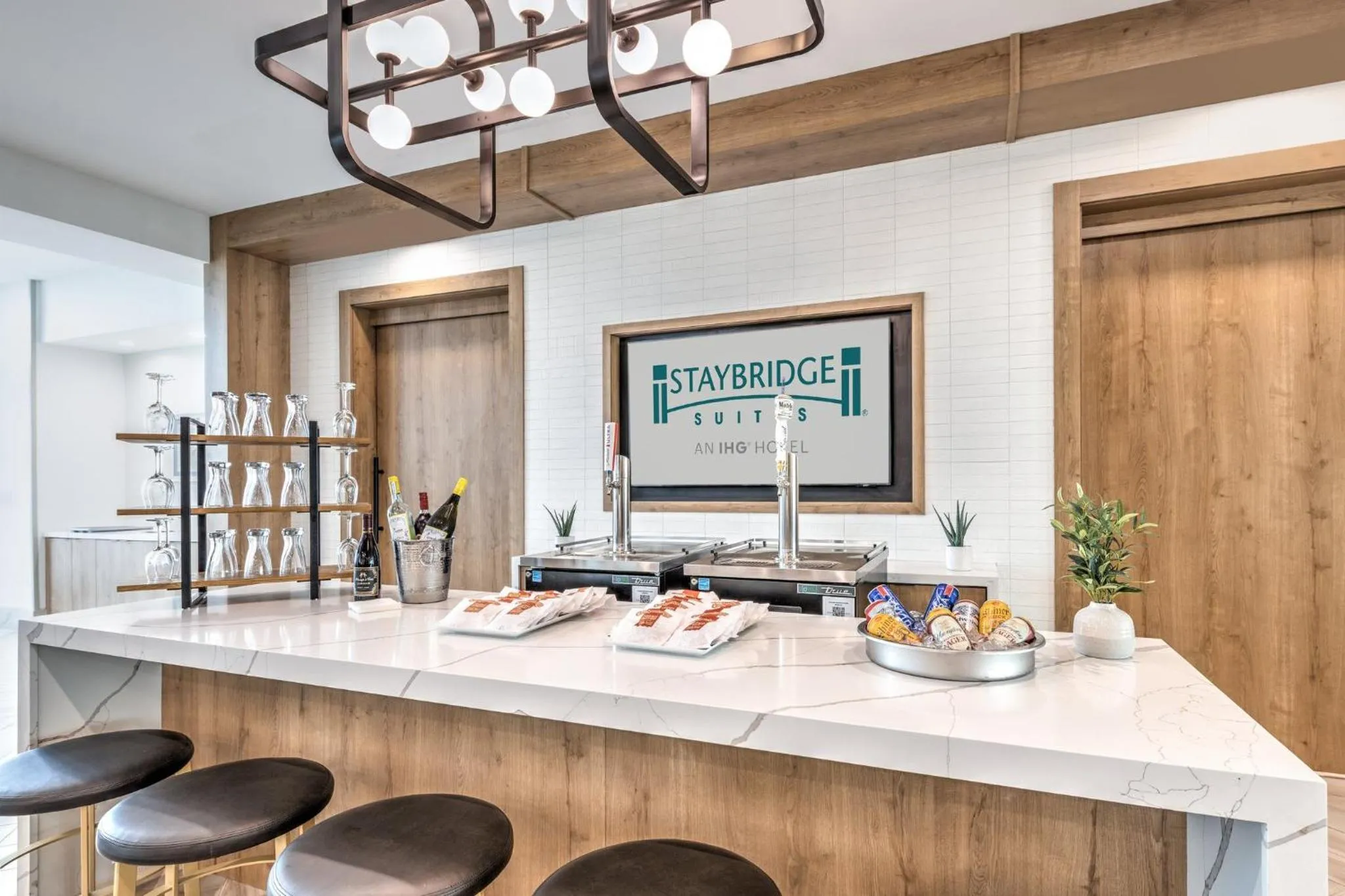 Lounge or bar in Staybridge Suites Port Arthur - by IHG