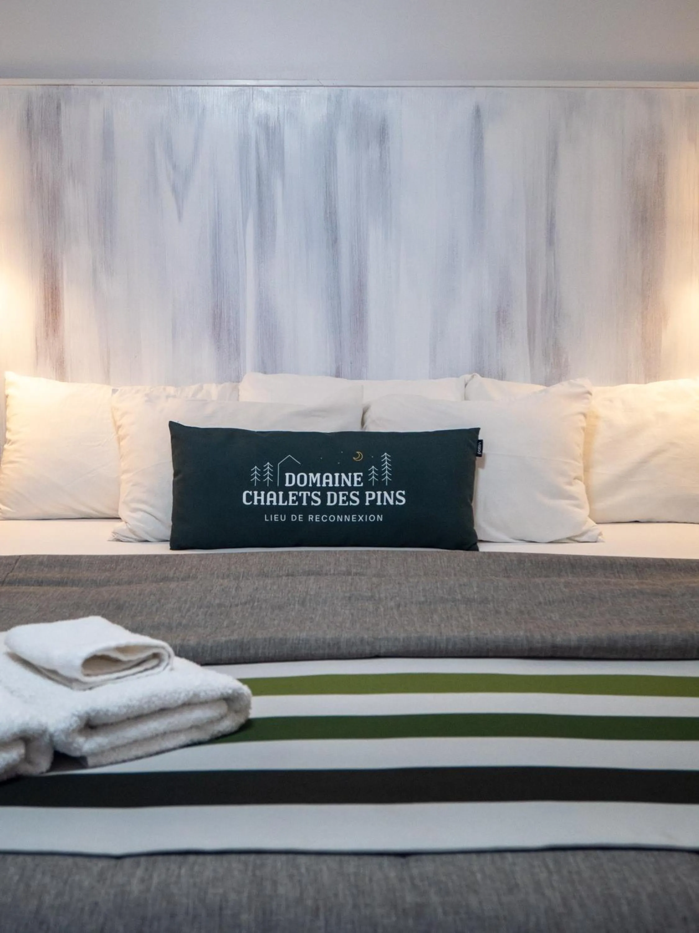 Bedroom, Bed in Domaine Chalets des pins
