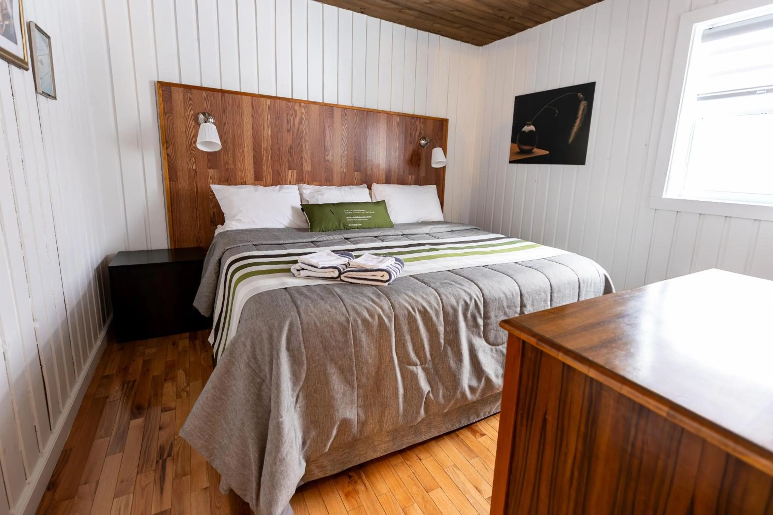 Bedroom, Bed in Domaine Chalets des pins