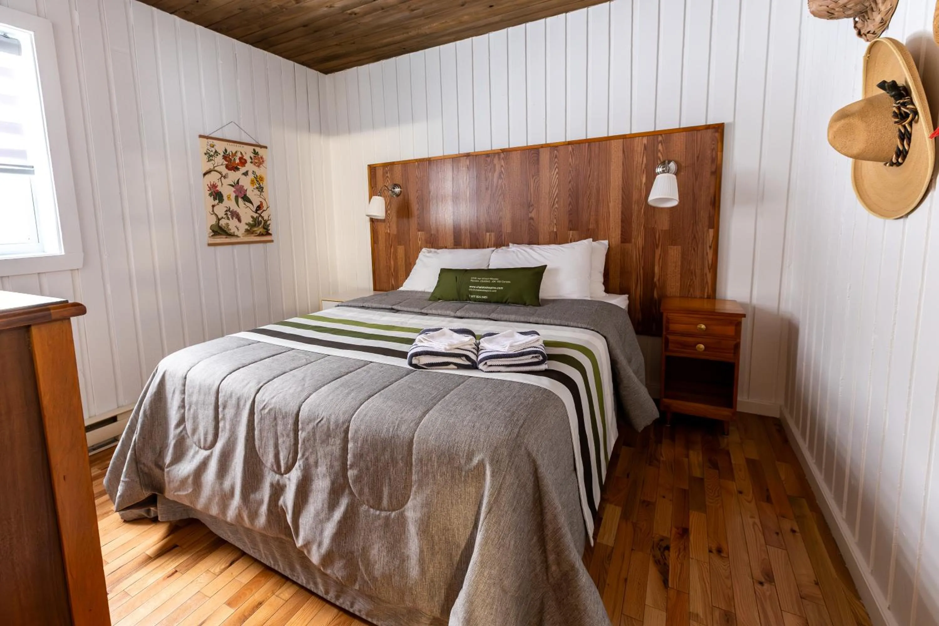 Bedroom, Bed in Domaine Chalets des pins