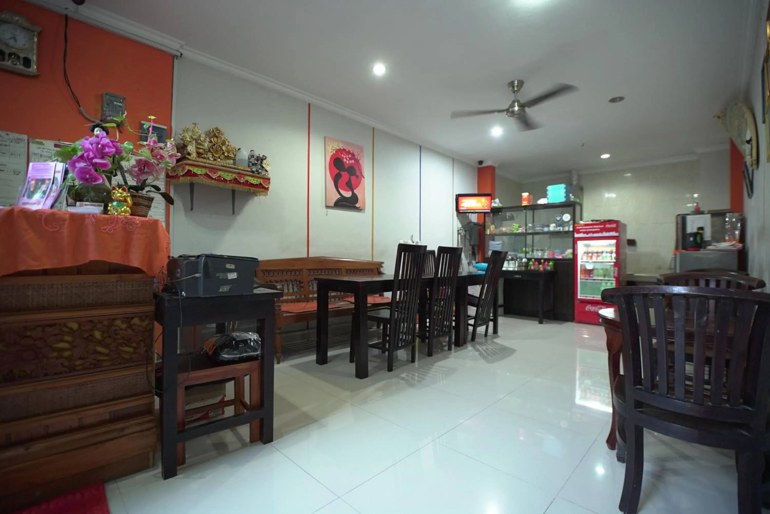 Restaurant/places to eat in Rena Segara House Kuta