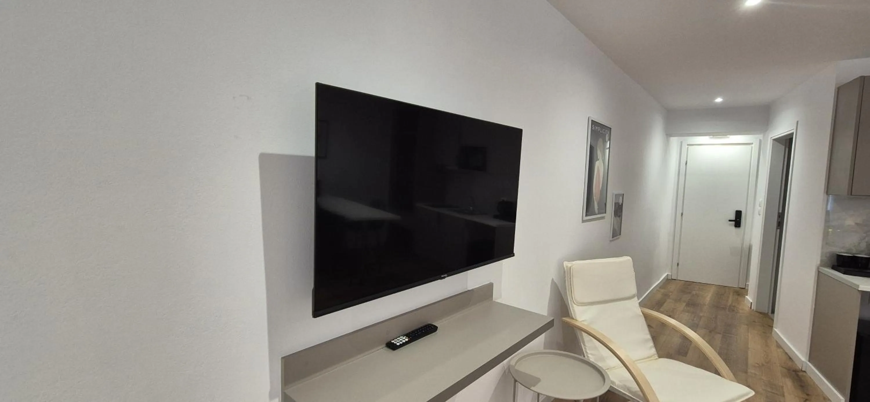 TV and multimedia in Figleaf Kypseli