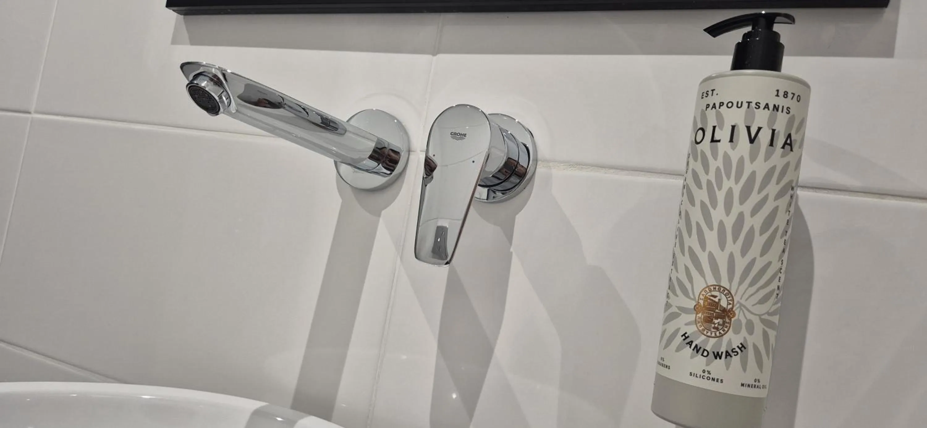 Bathroom in Figleaf Kypseli