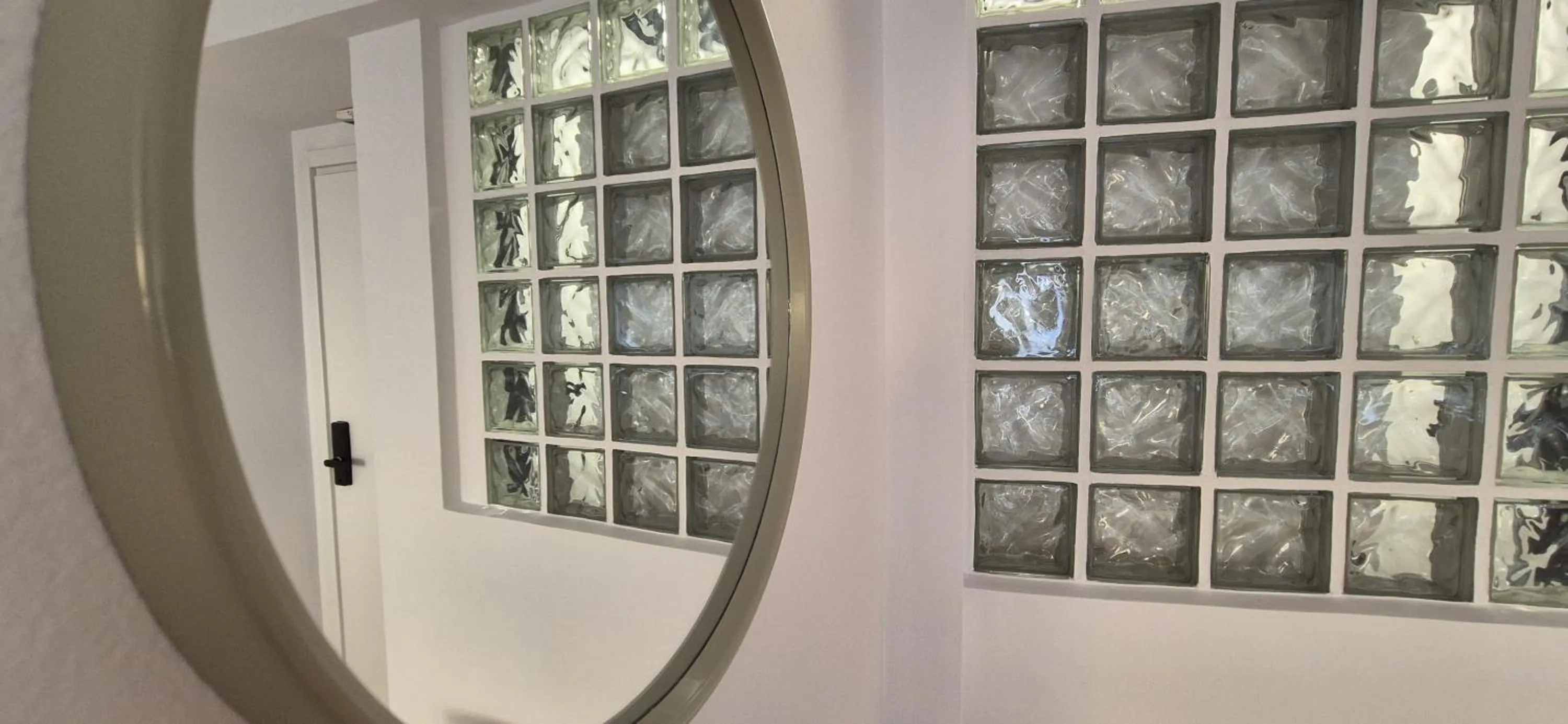 Decorative detail in Figleaf Kypseli