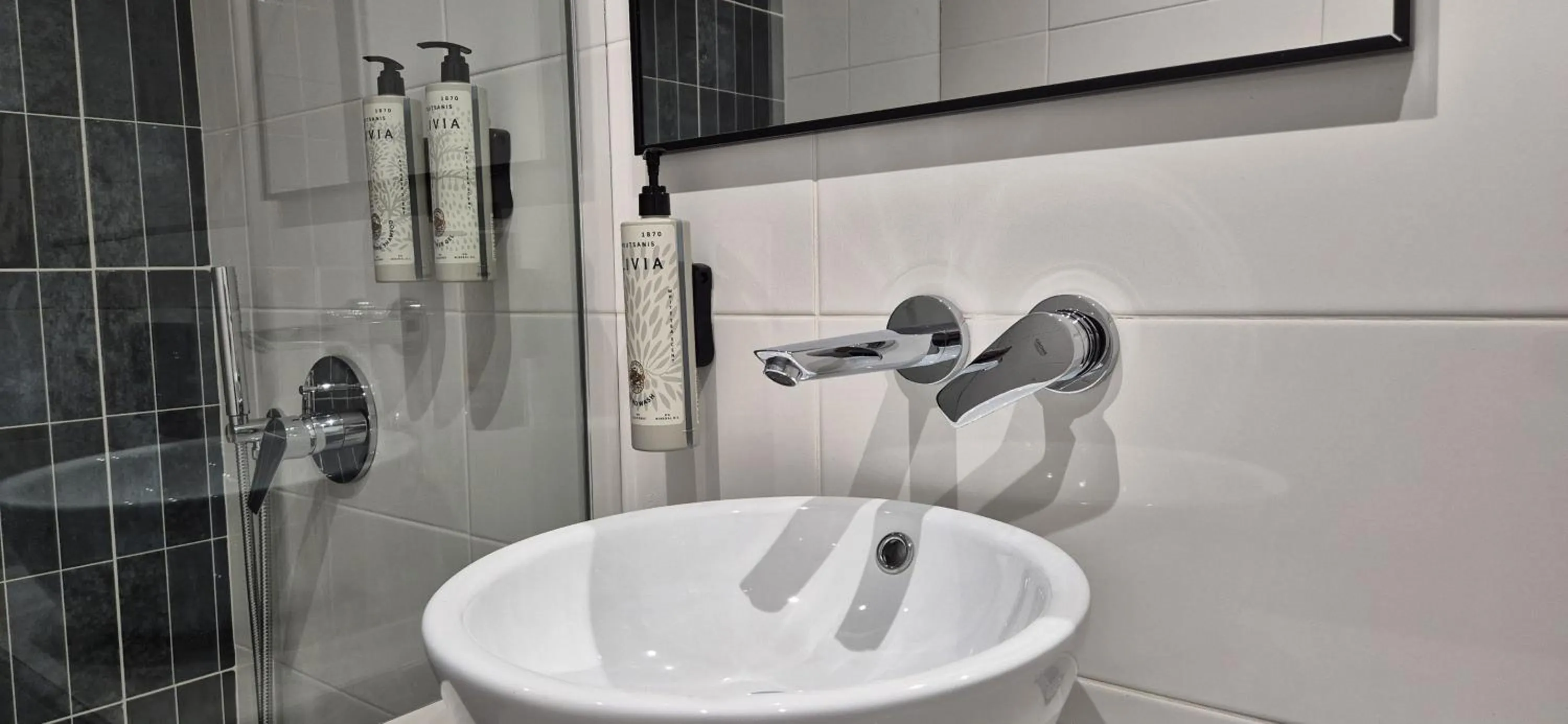 Bathroom in Figleaf Kypseli