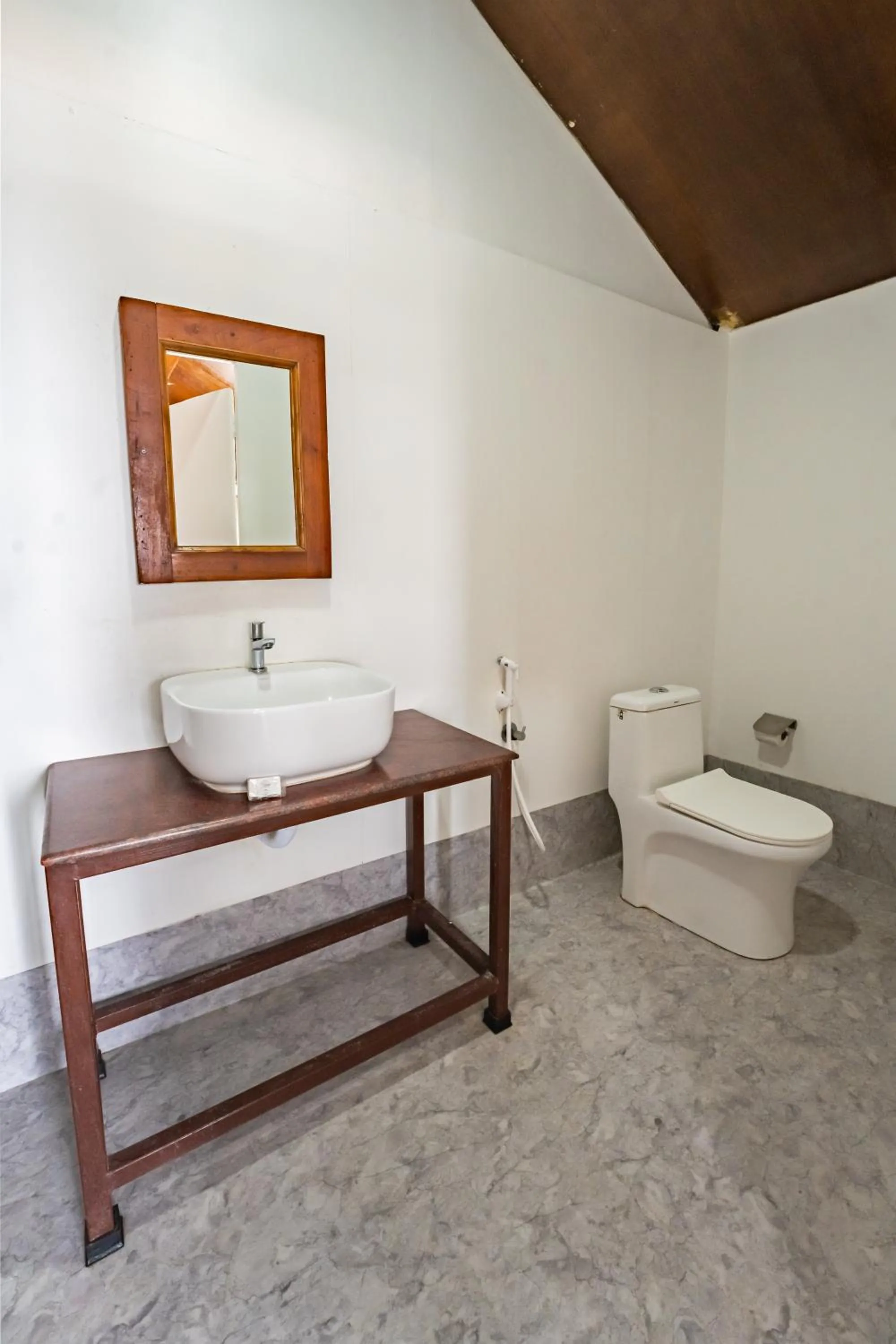 Toilet in Peace Garden Beach Resort