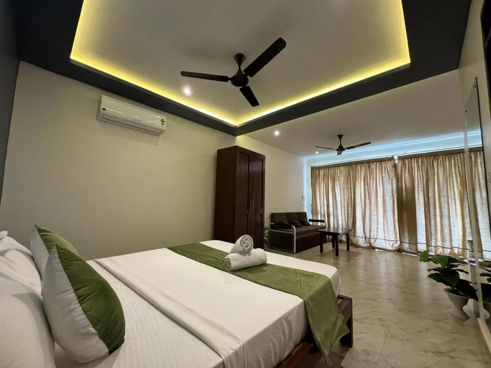 Bedroom, Bed in Peace Garden Beach Resort Bedroom, Bed in Peace Garden Beach Resort