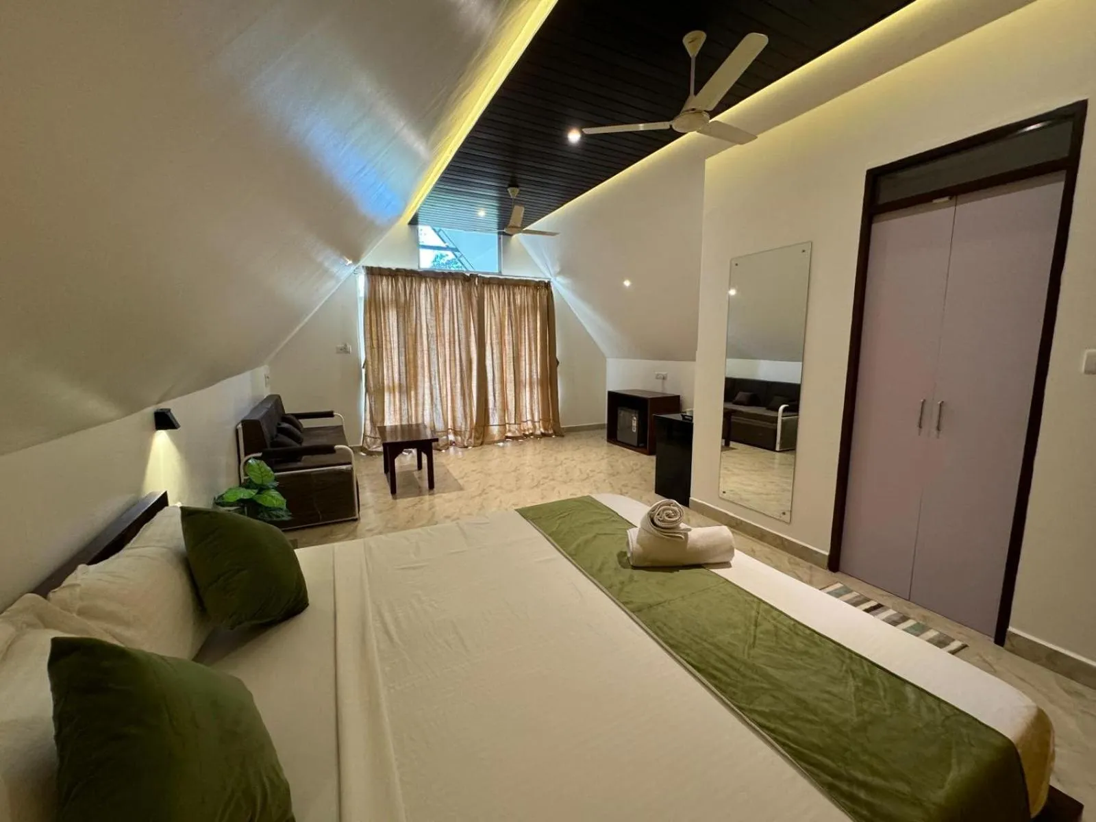 Bedroom, Bed in Peace Garden Beach Resort