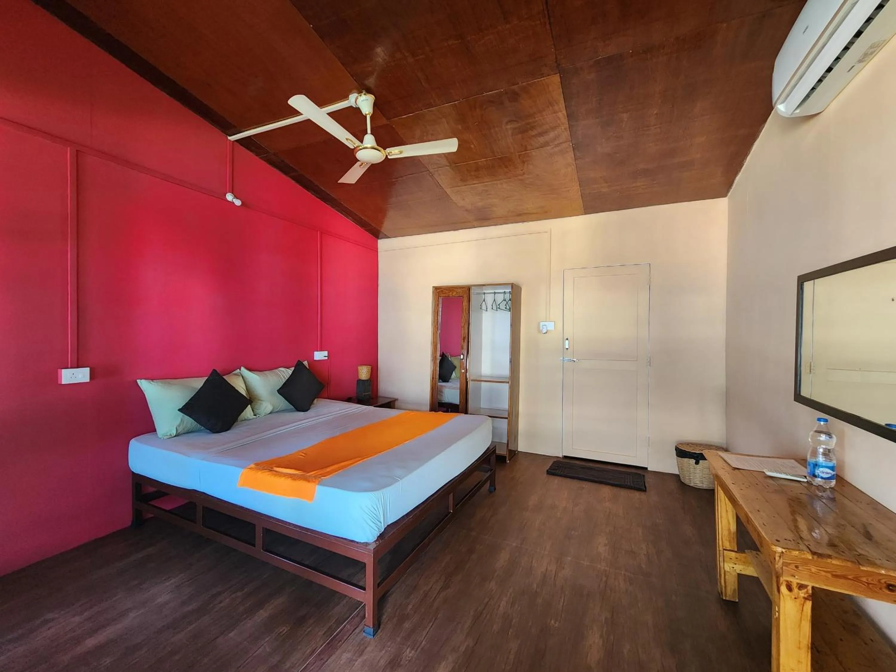 Bedroom, Bed in Peace Garden Beach Resort