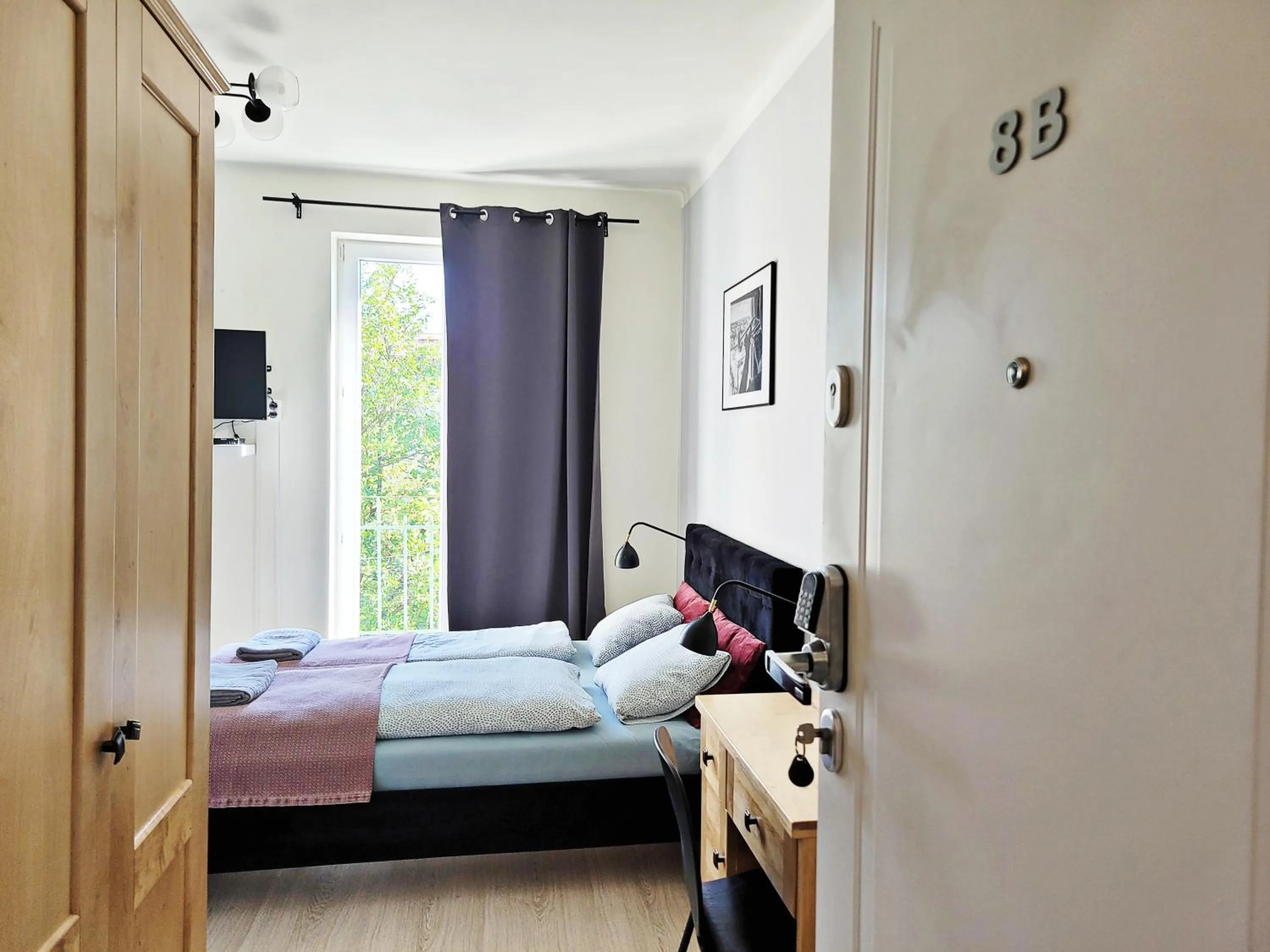 Photo of the whole room, Bed in DReAM Main Station