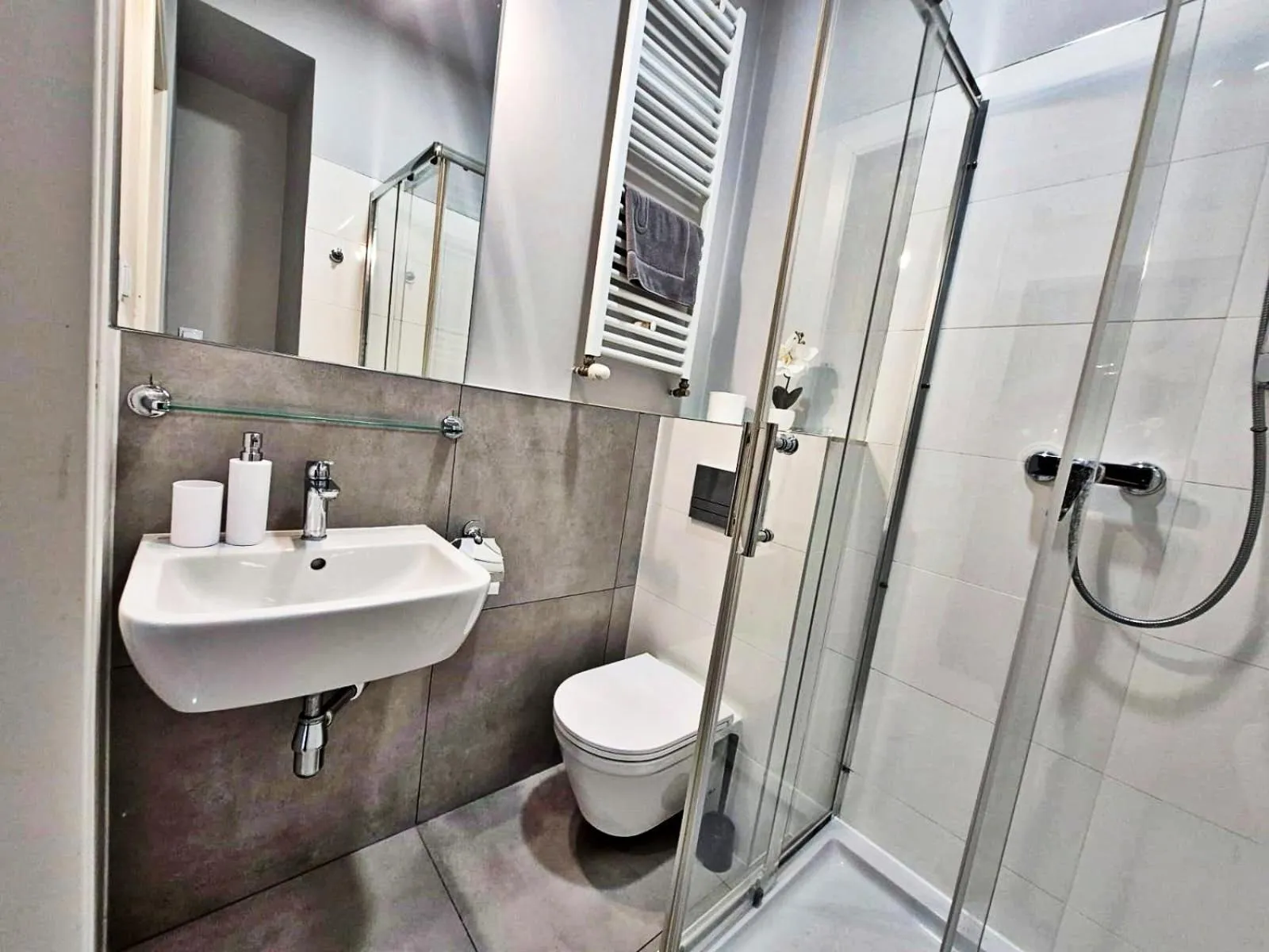 Shower in DReAM Main Station