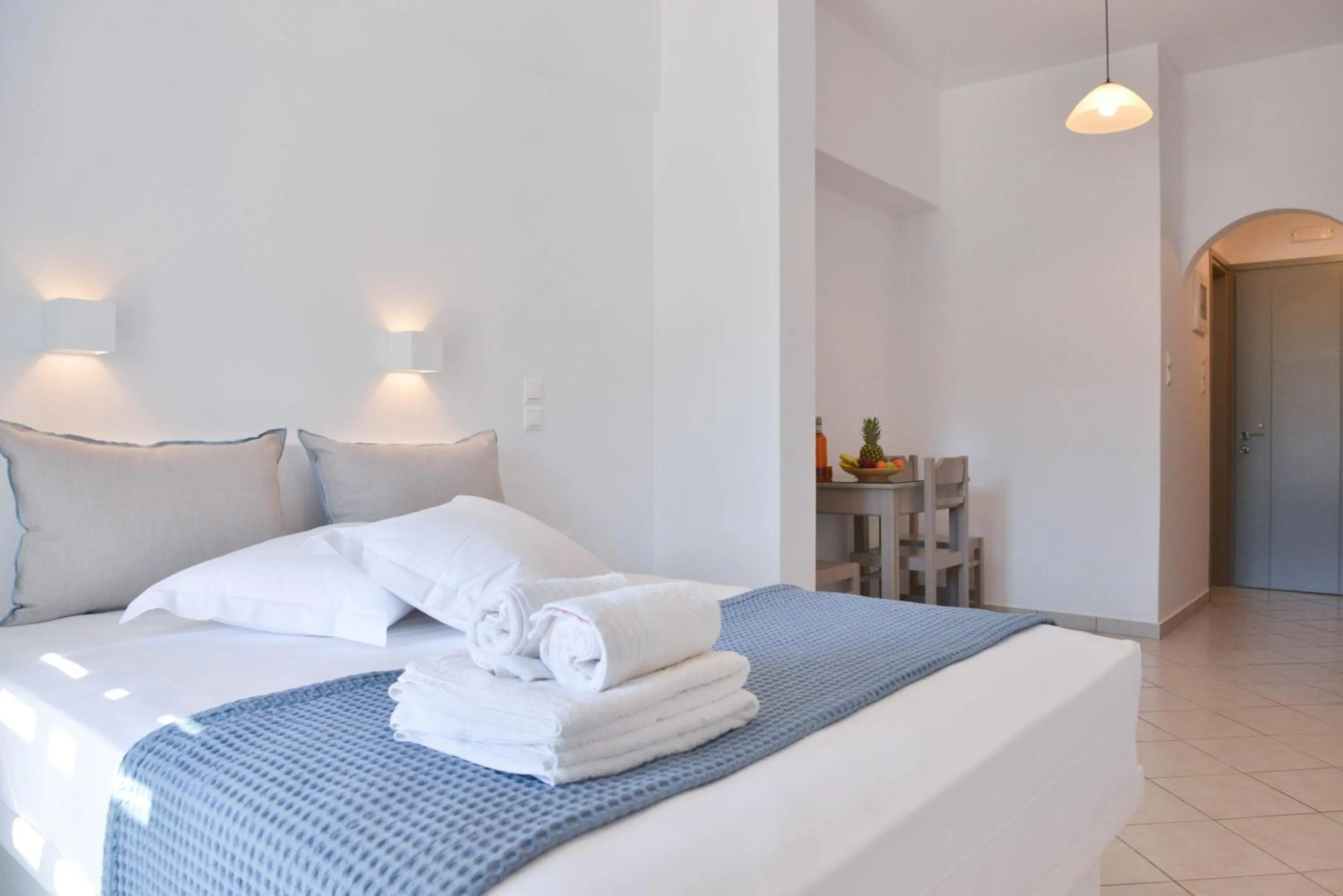 Bed in Paradise Studios