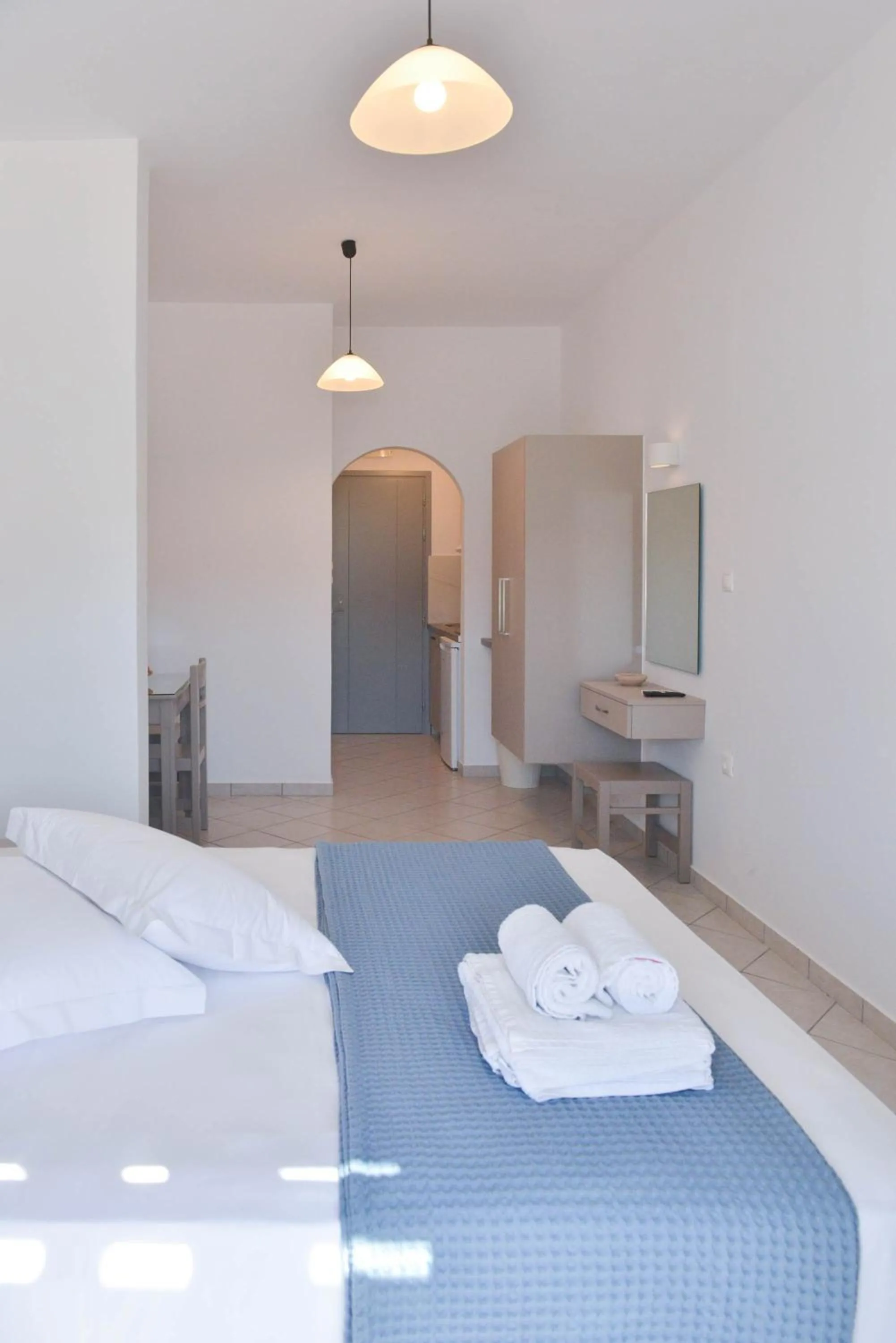 Bed in Paradise Studios