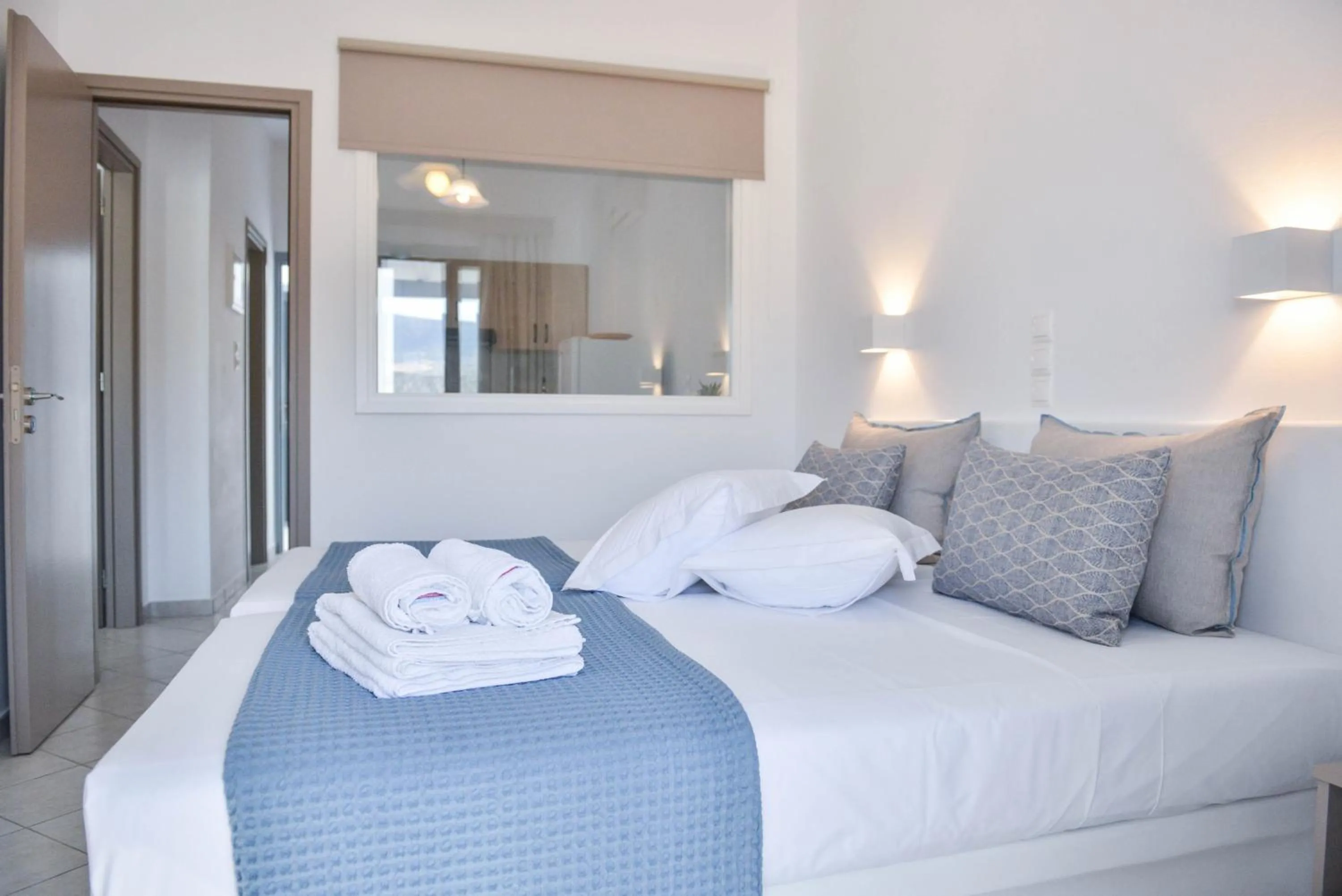 Bed in Paradise Studios