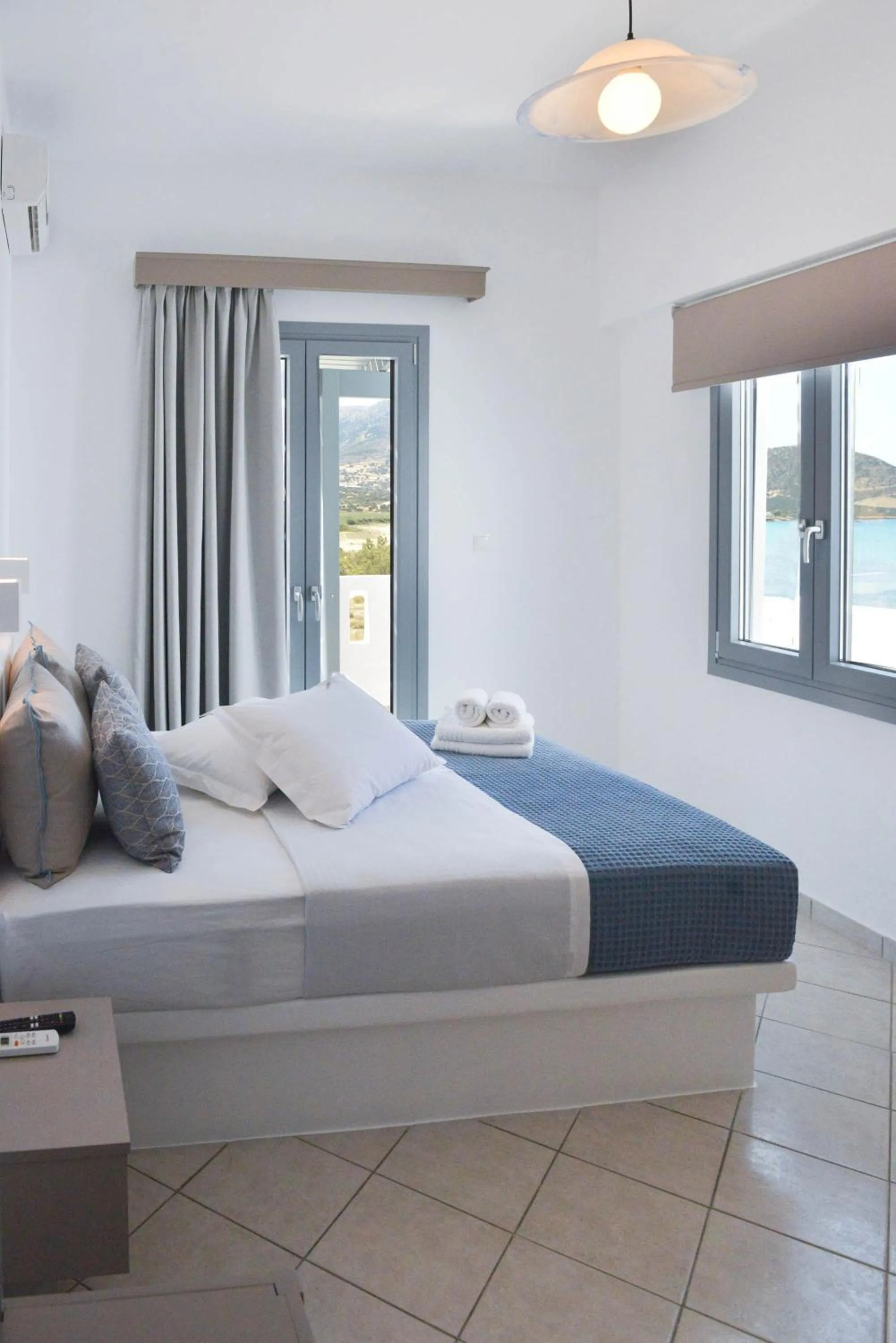 Bed in Paradise Studios