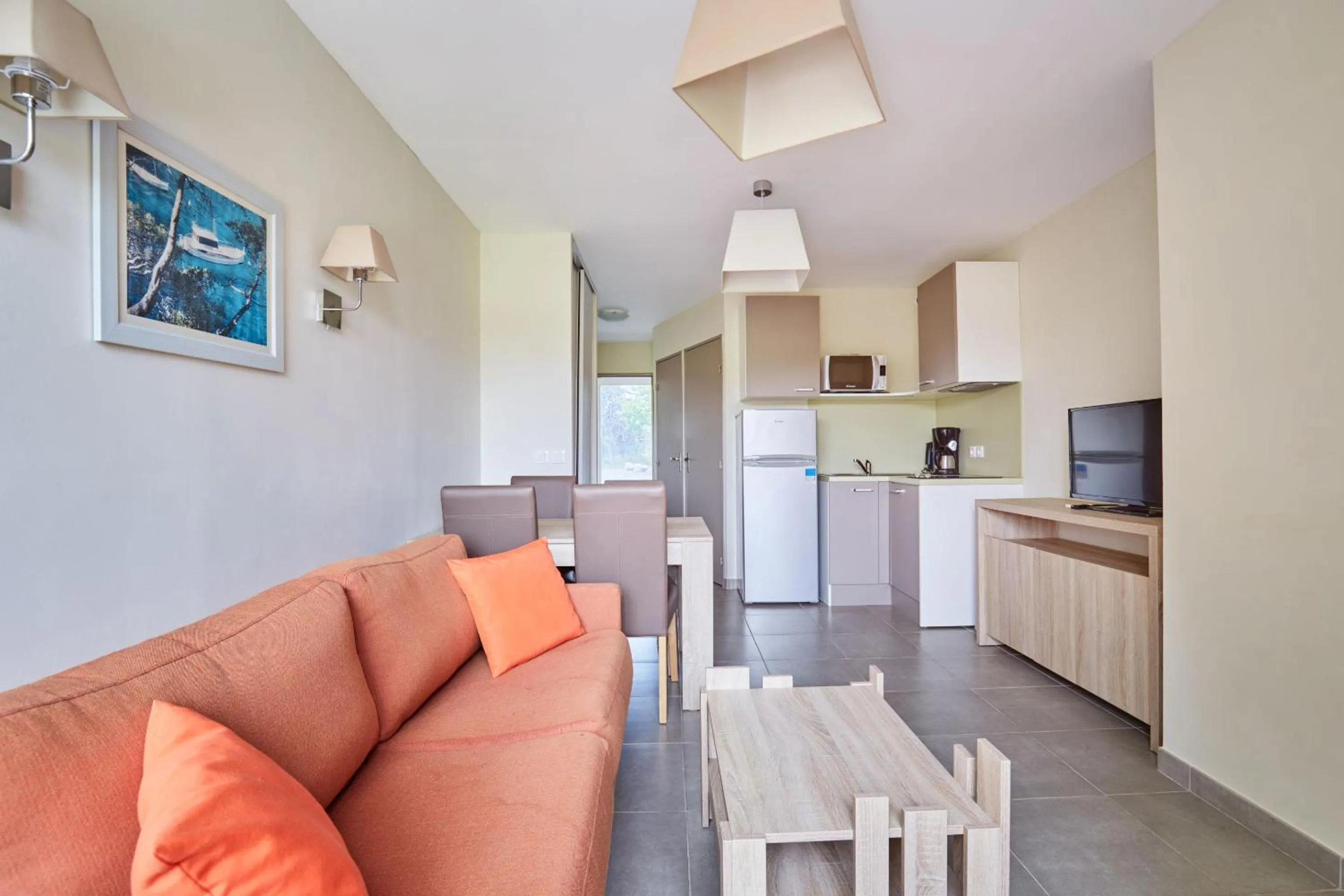 Dining area in Résidence Odalys Côté Canal