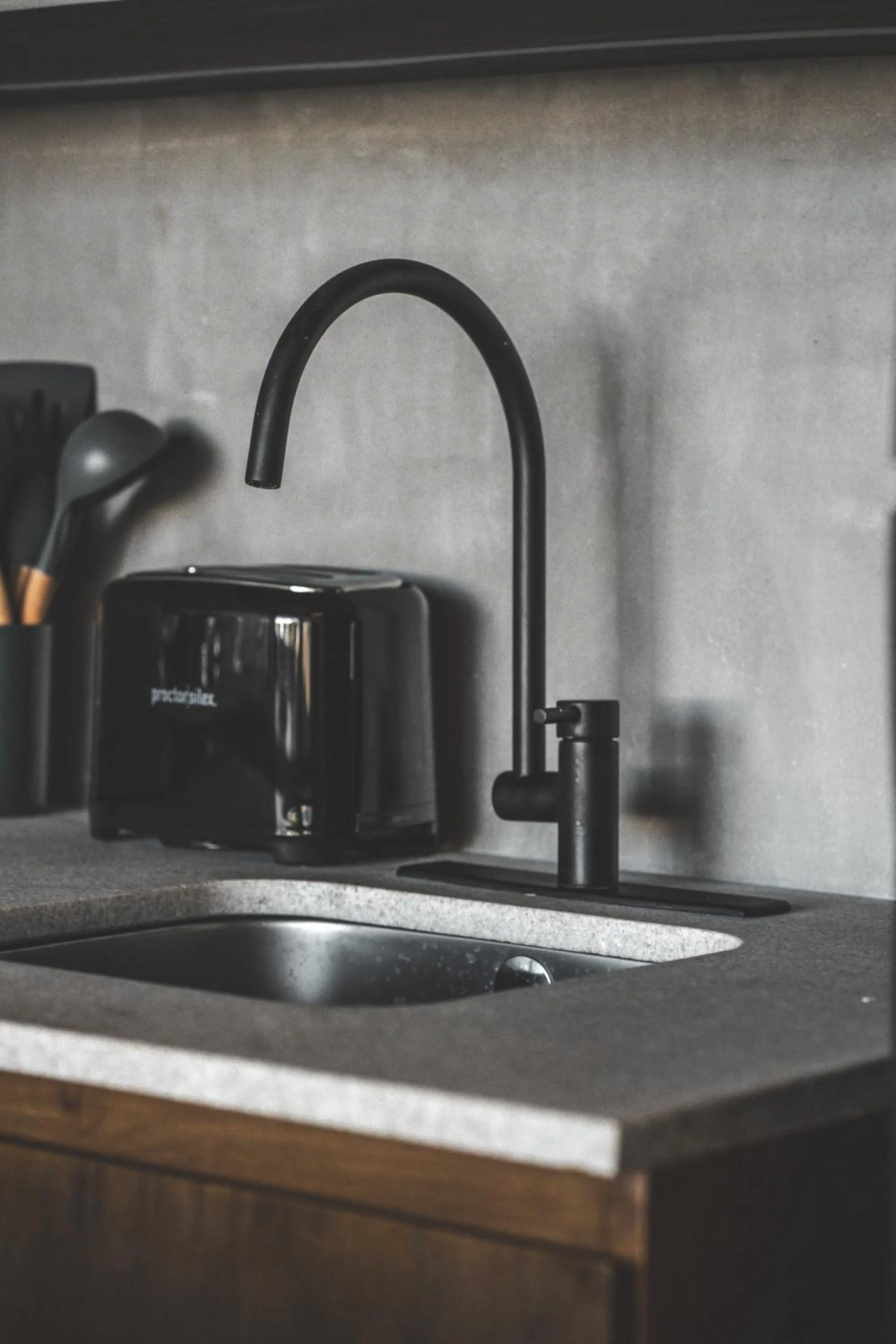 Kitchen or kitchenette in Urbano by Sundara