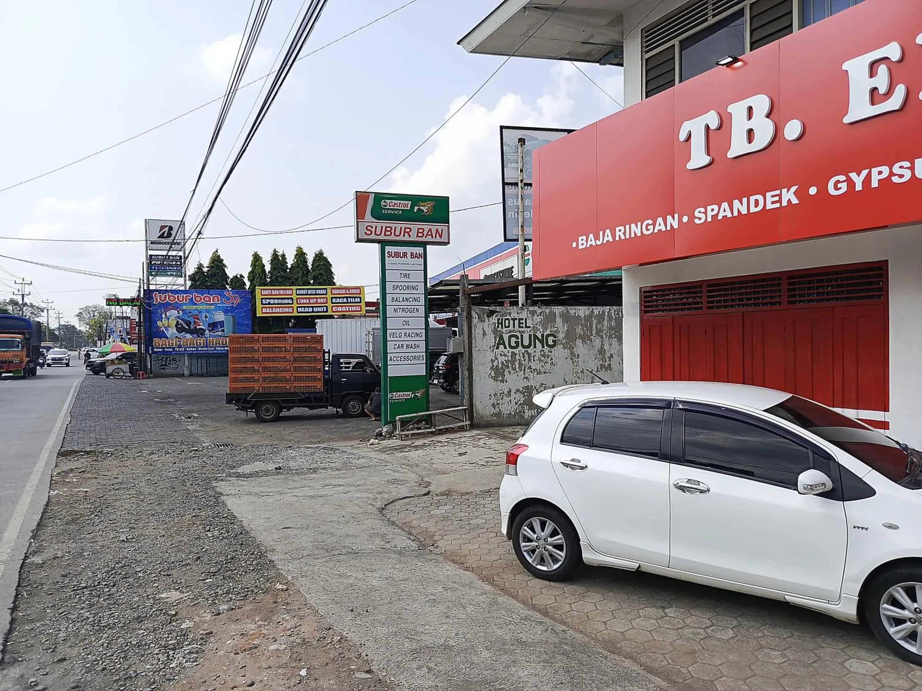 Facade/entrance in Hotel O Dian Asih Rooms Facade/entrance in Hotel O Dian Asih Rooms