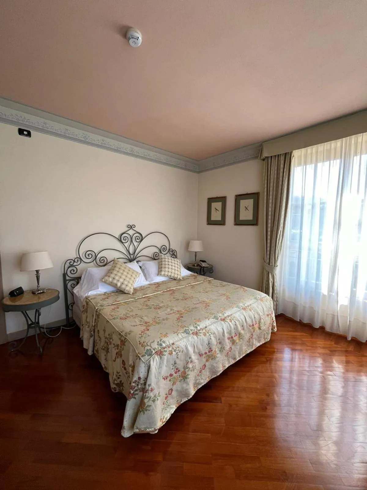 Photo of the whole room, Bed in Romantik Hotel Relais Mirabella Iseo