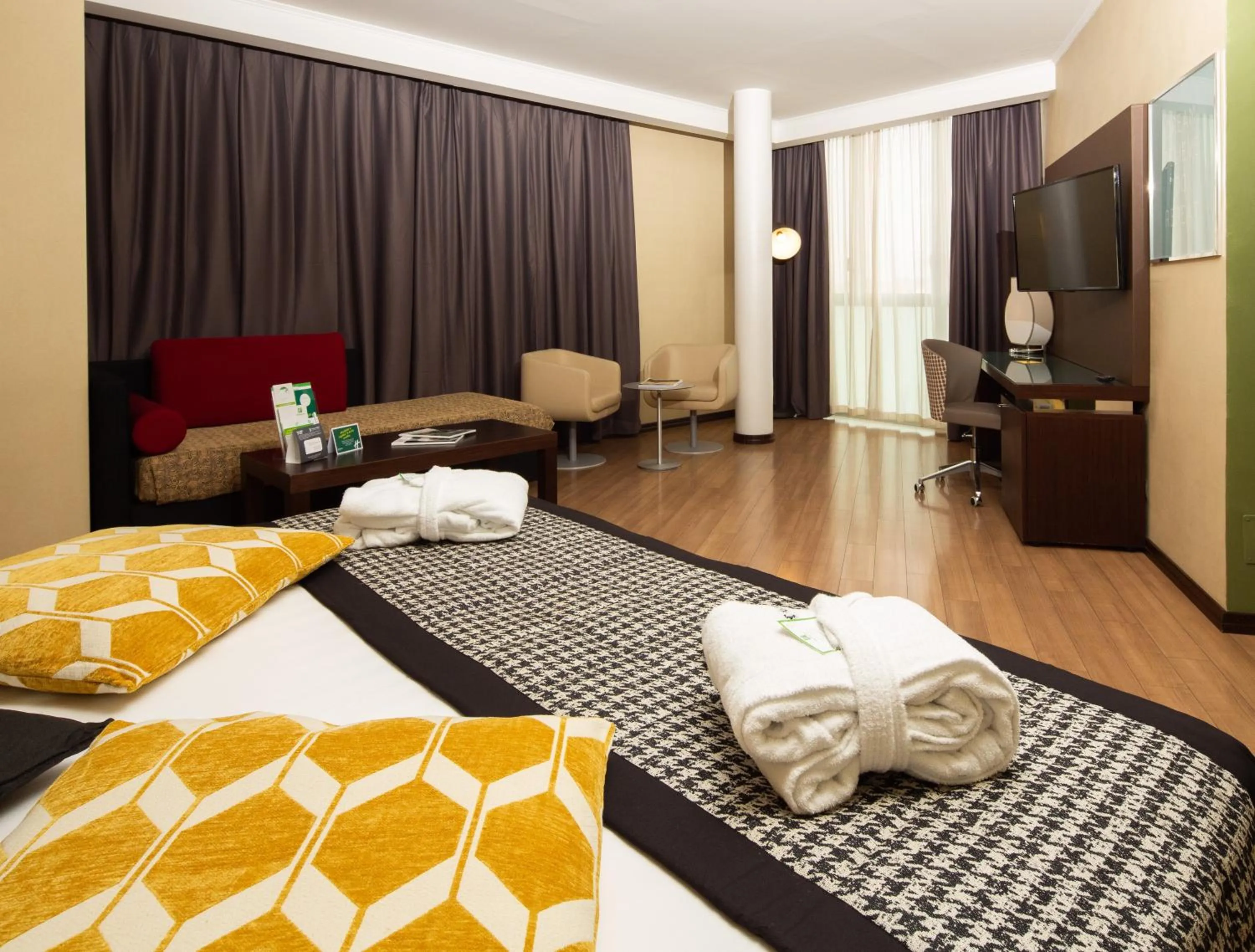 Bedroom, Bed in Holiday Inn Turin Corso Francia by IHG
