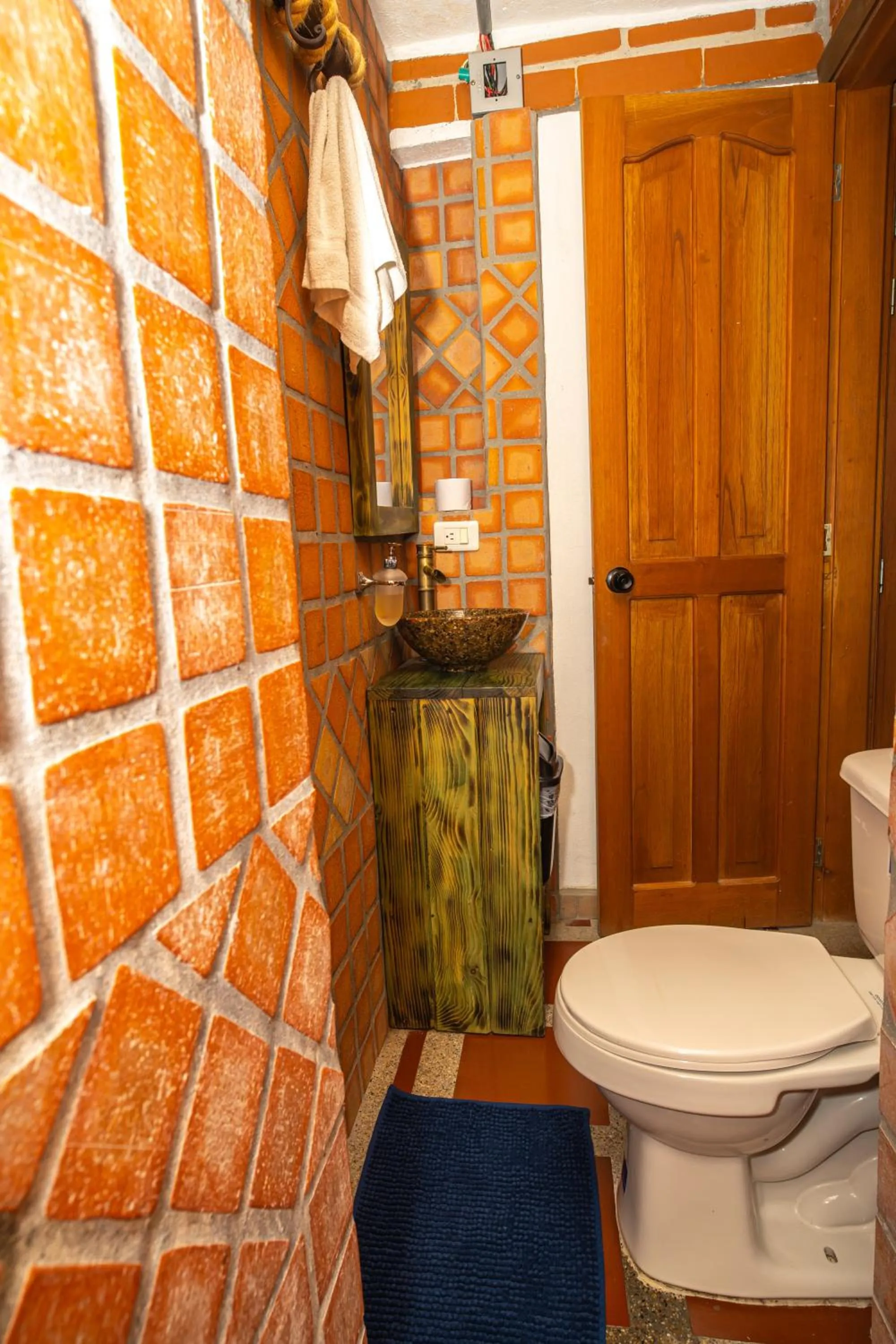 Toilet in Hotel Spa Bliss Guatape