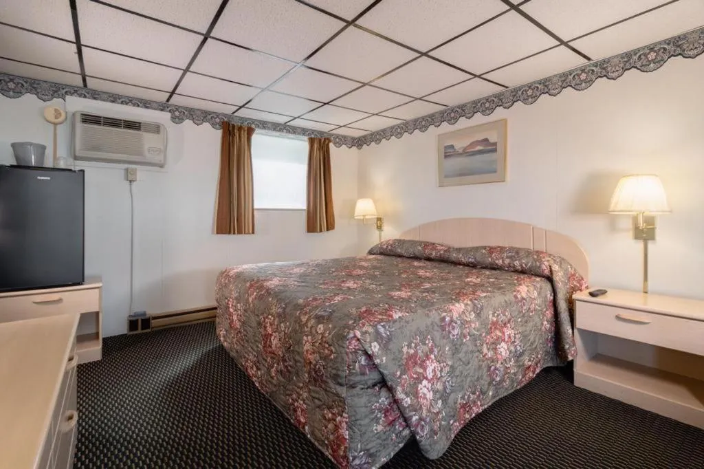 Bed in DuBois Manor Motel