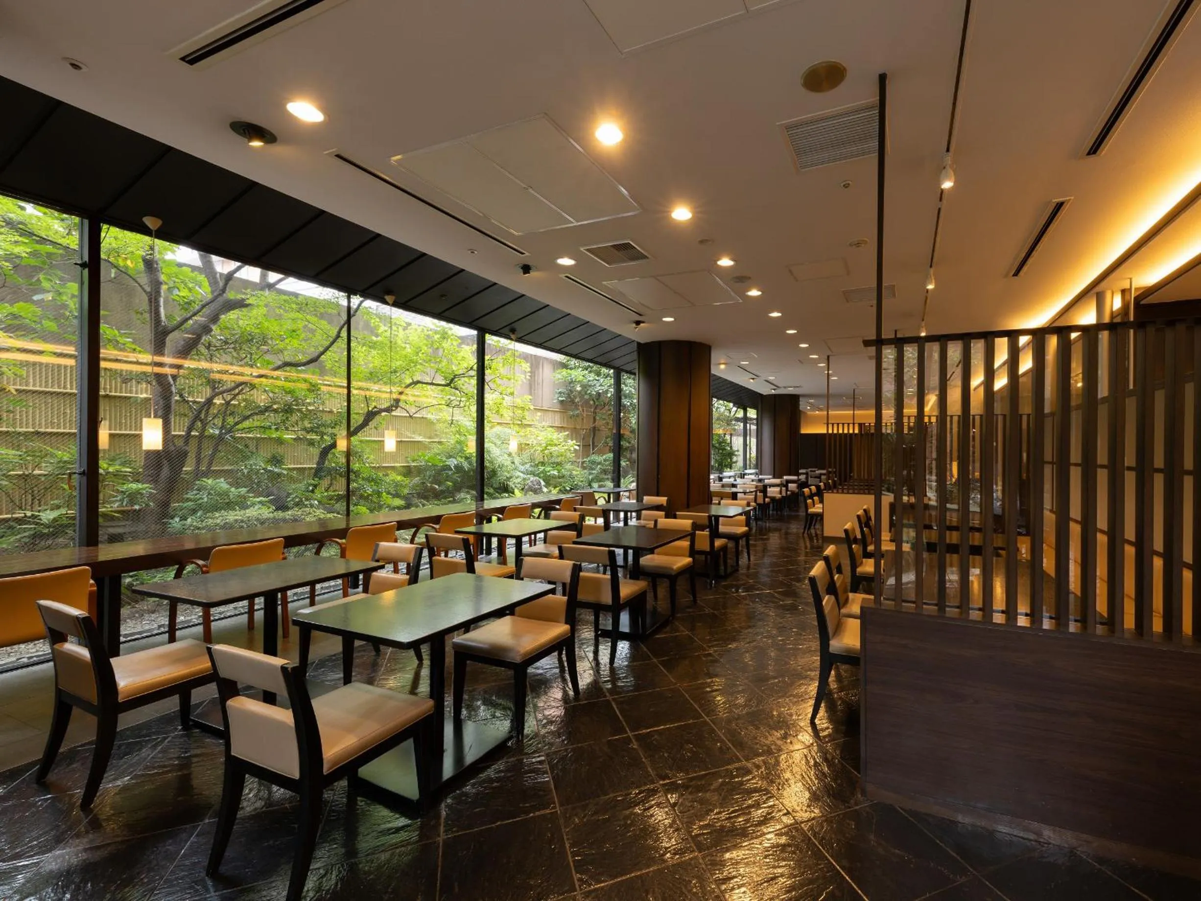 Restaurant/places to eat in Loisir Hotel Classic Garden Kyoto Sanjo