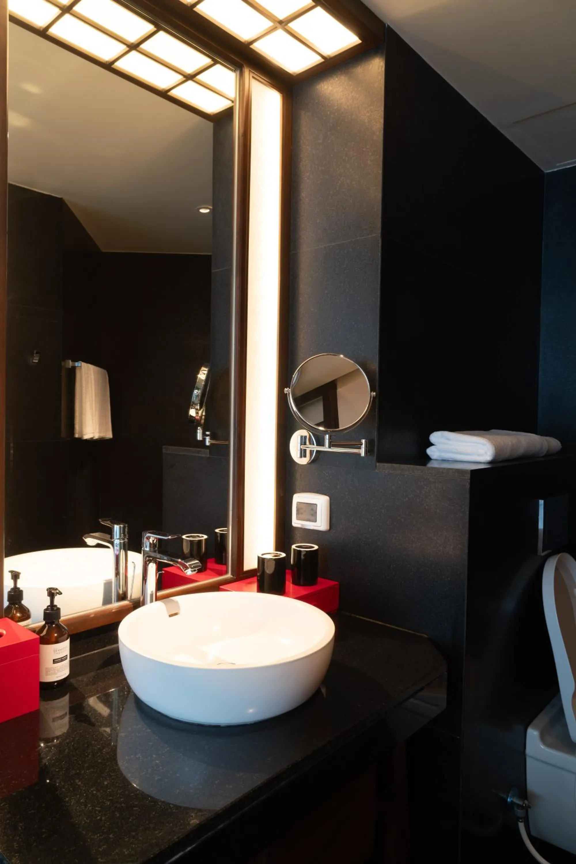 Toilet in Suzu Saigon - A Boutique Hotel